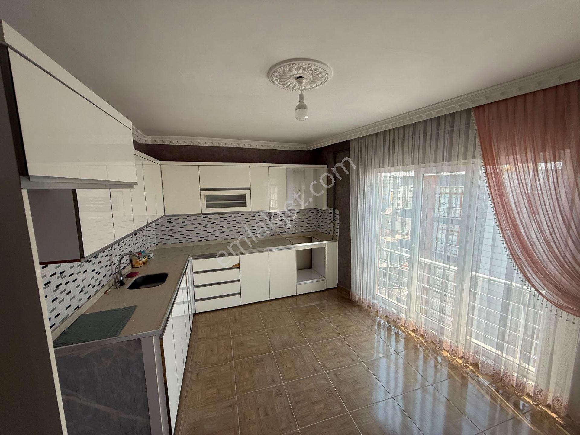 Emlak 72 Den; Yaşam Hastanesi Arka Sokağında,hamidiler Caddesi Üzerinde Satılık 3+1 Daire — fotoğraf 4