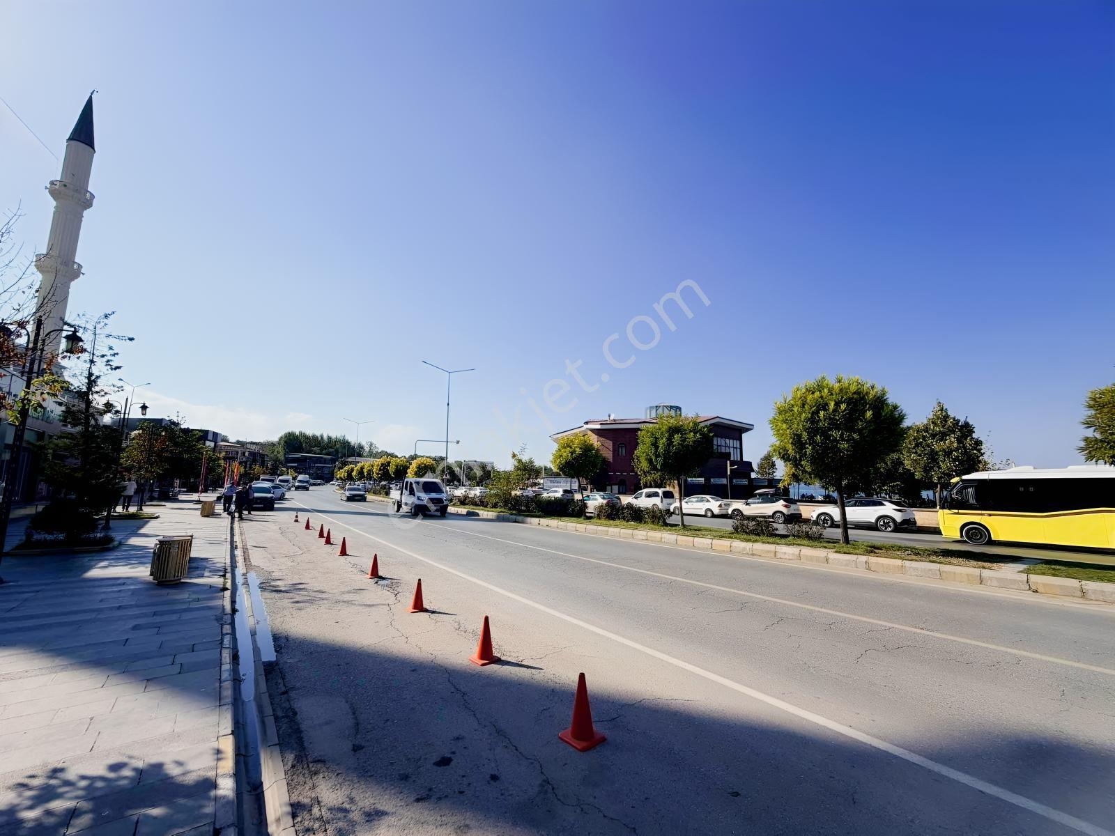 Edremit Merkezde Cami Arkasında Satılık Lüks 3+1 Daire — fotoğraf 2