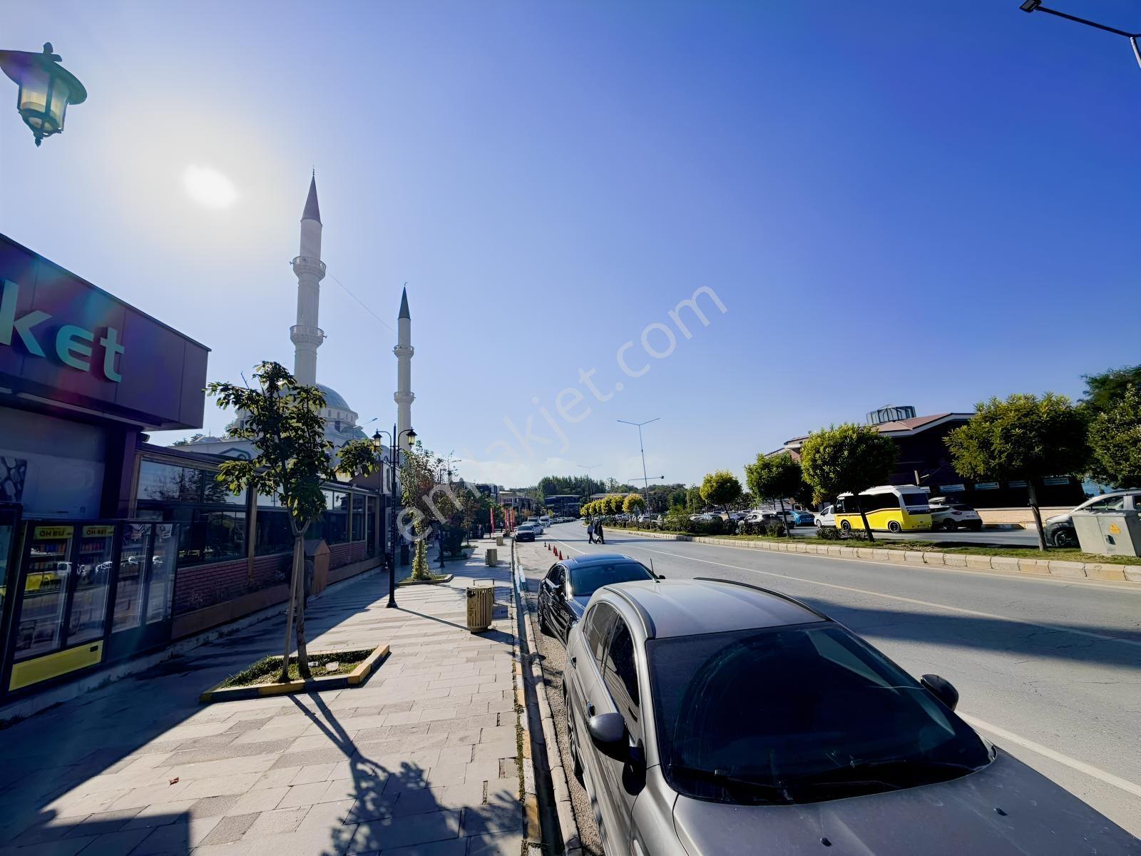Edremit Merkezde Cami Arkasında Satılık Lüks 3+1 Daire — fotoğraf 3