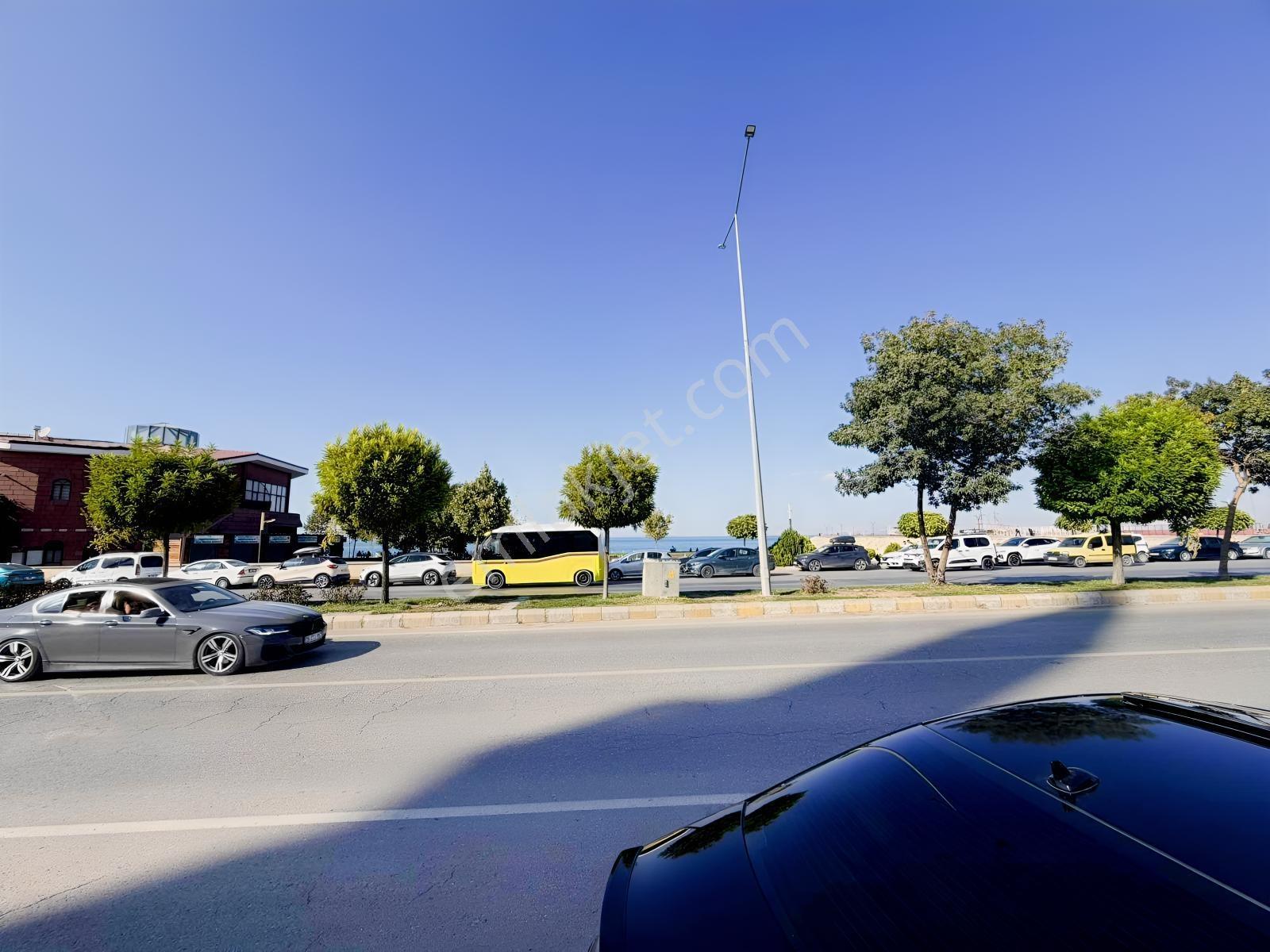 Edremit Merkezde Cami Arkasında Satılık Lüks 3+1 Daire — fotoğraf 4