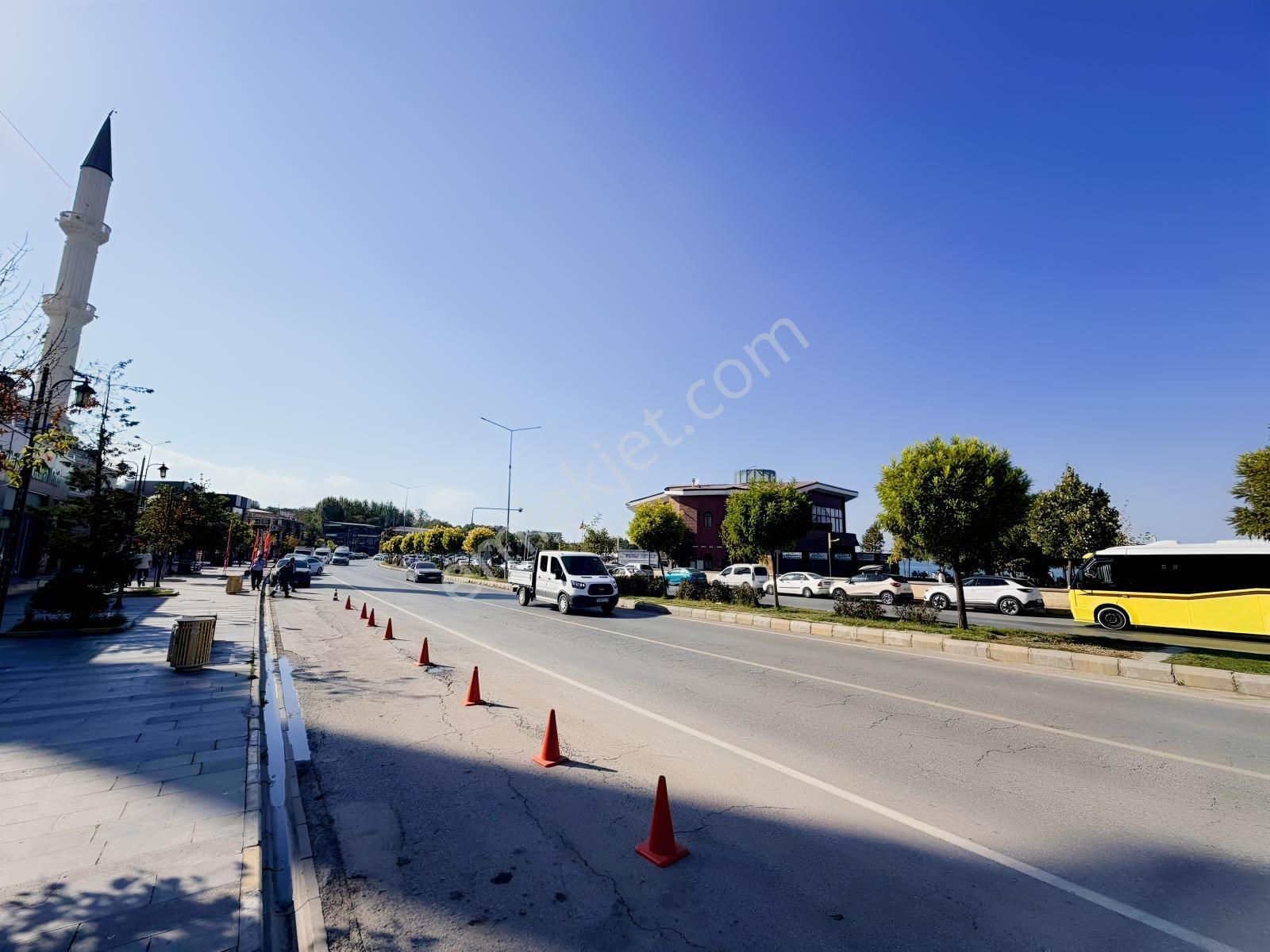 Edremit Merkezde Cami Arkasında Satılık Lüks 3+1 Daire — fotoğraf 5