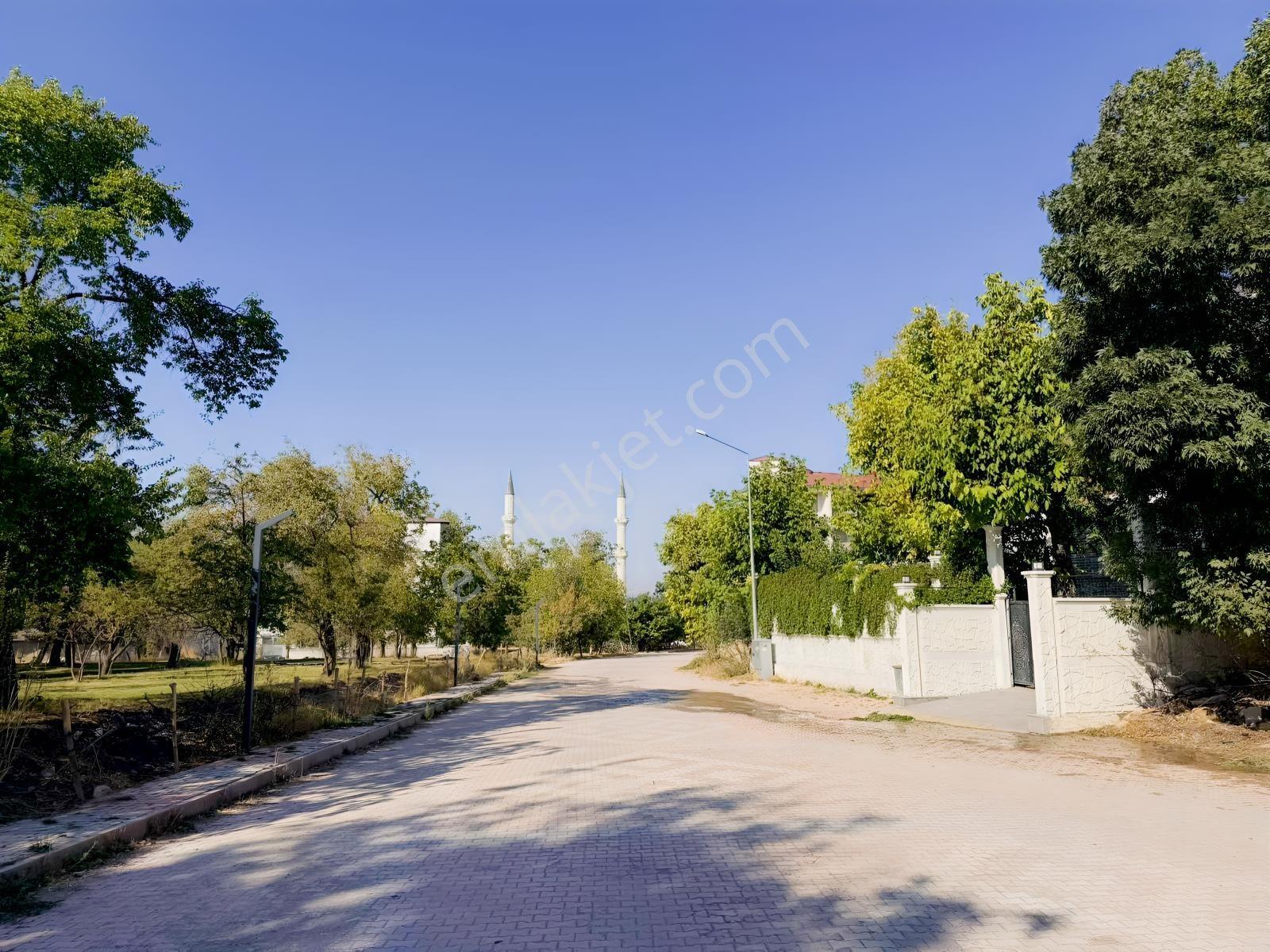 Edremit Merkezde Cami Arkasında Satılık Lüks 3+1 Daire — fotoğraf 8