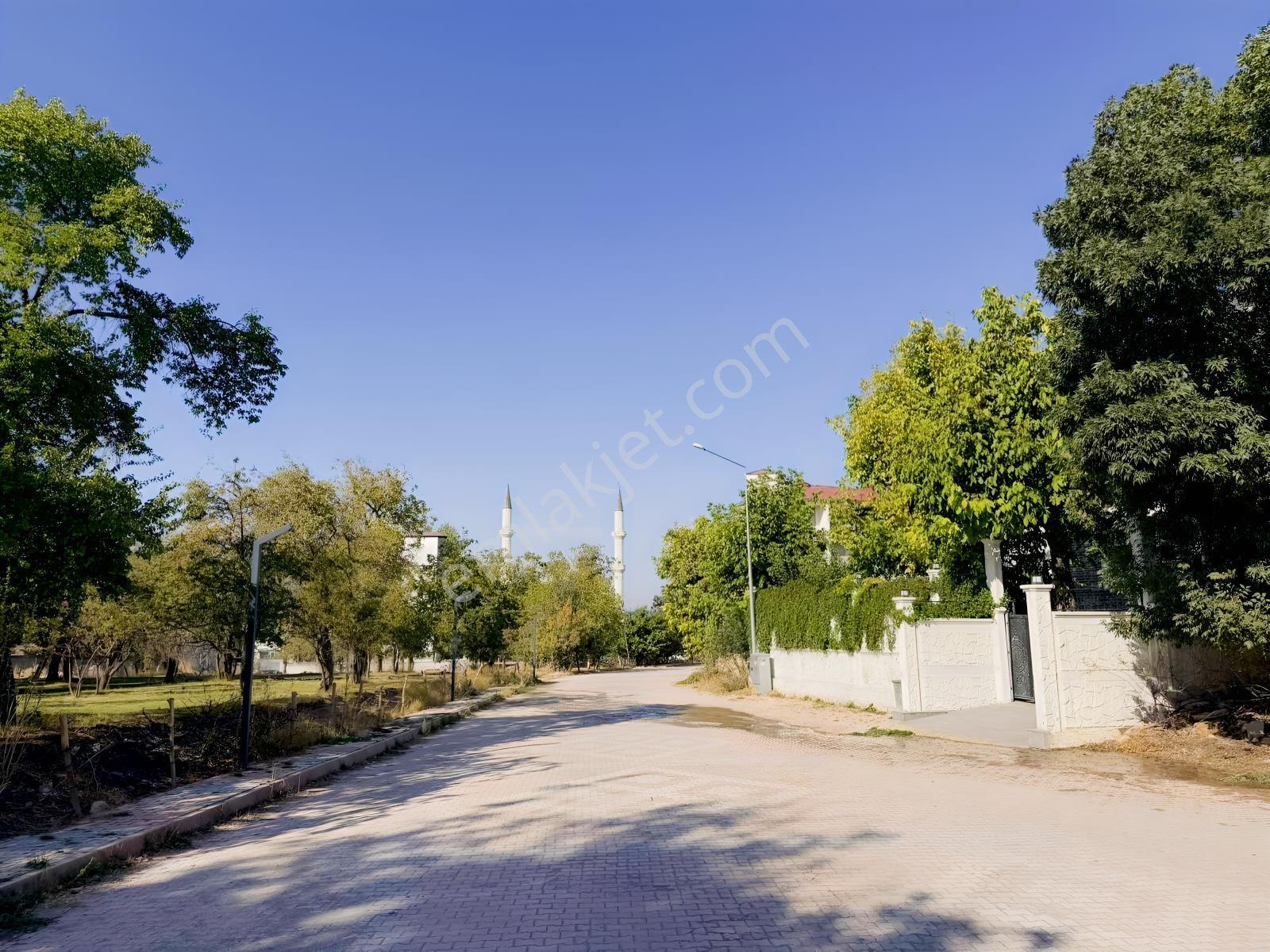 Edremit Merkezde Cami Arkasında Satılık Lüks 3+1 Daire — fotoğraf 9
