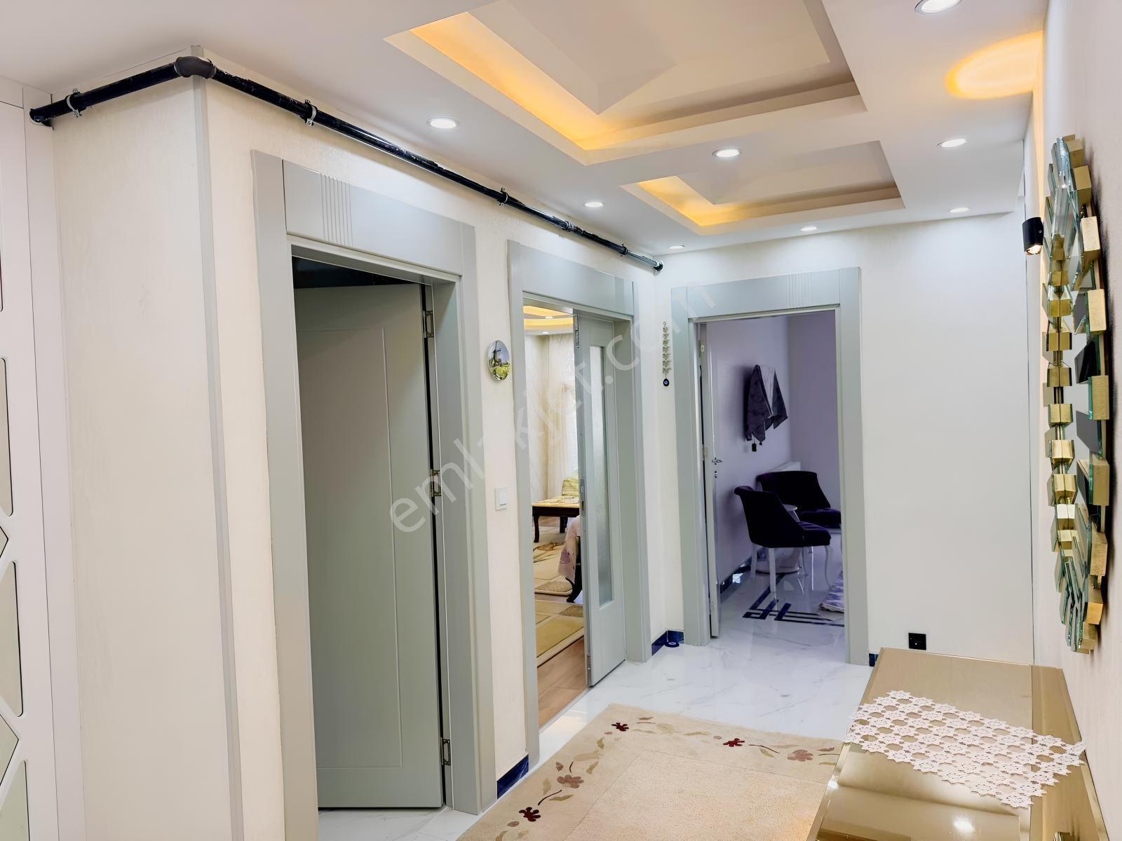 Edremit Merkezde Cami Arkasında Satılık Lüks 3+1 Daire — fotoğraf 22