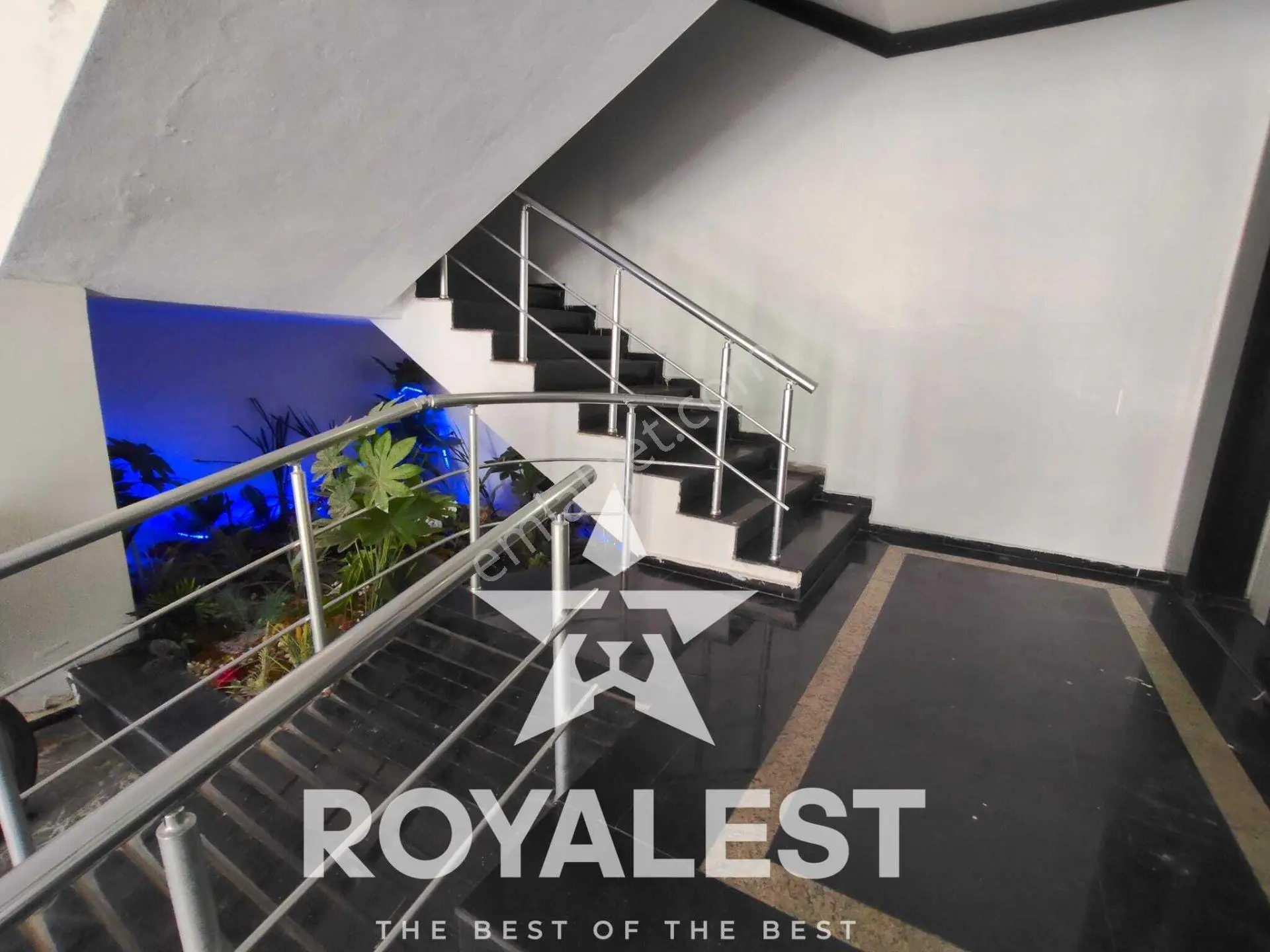 Royalest’tenfull Eşyalı Havuzlu Sitede Yatırımlık Fırsat Daire — fotoğraf 3