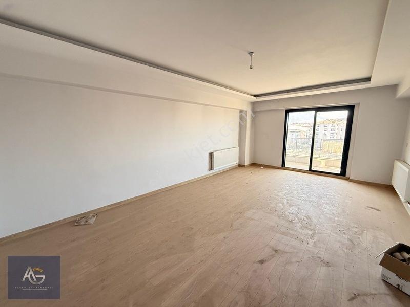 Kurtuluş Mahallesinde Deniz Park Evleri Kilerli 3+1 165M2