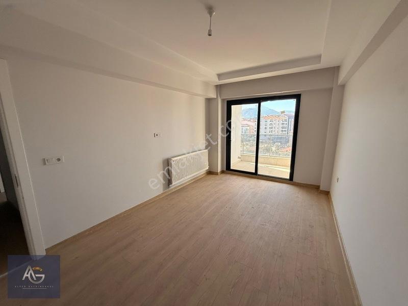 Kurtuluş Mahallesinde Deniz Park Evleri Kilerli 3+1 165m2 — fotoğraf 15