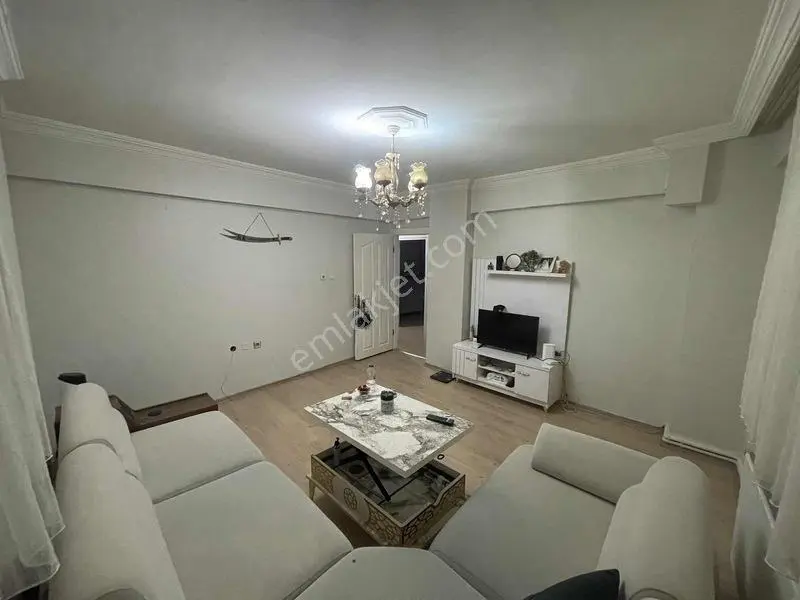 Bayrampaşa Forum Avm Yakın 2+1 Hisseli Satılık Yarı Bodrum Daire — fotoğraf 2