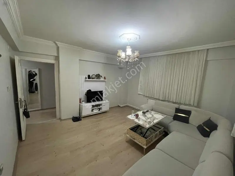 Bayrampaşa Forum Avm Yakın 2+1 Hisseli Satılık Yarı Bodrum Daire — fotoğraf 3