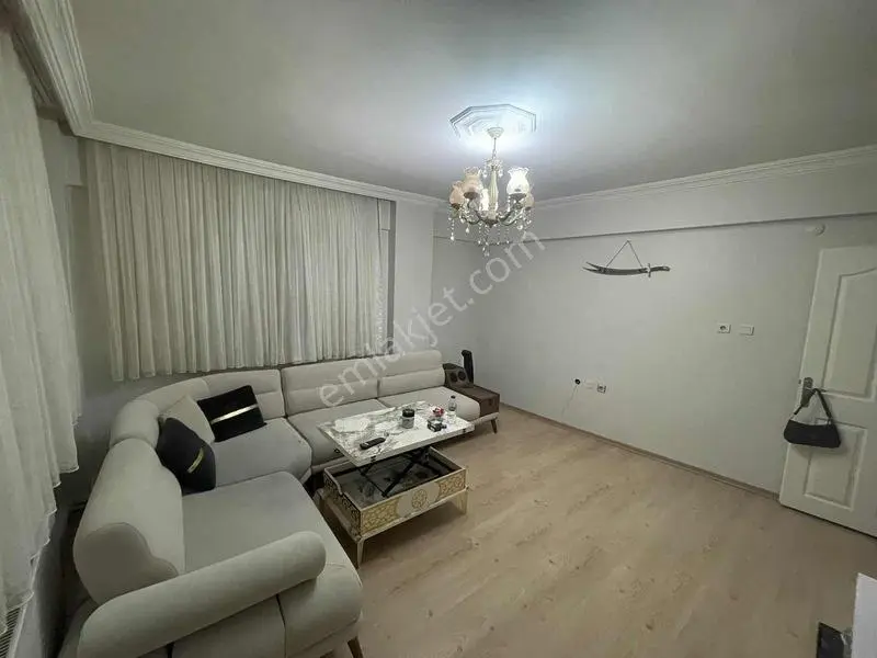 Bayrampaşa Forum Avm Yakın 2+1 Hisseli Satılık Yarı Bodrum Daire — fotoğraf 4