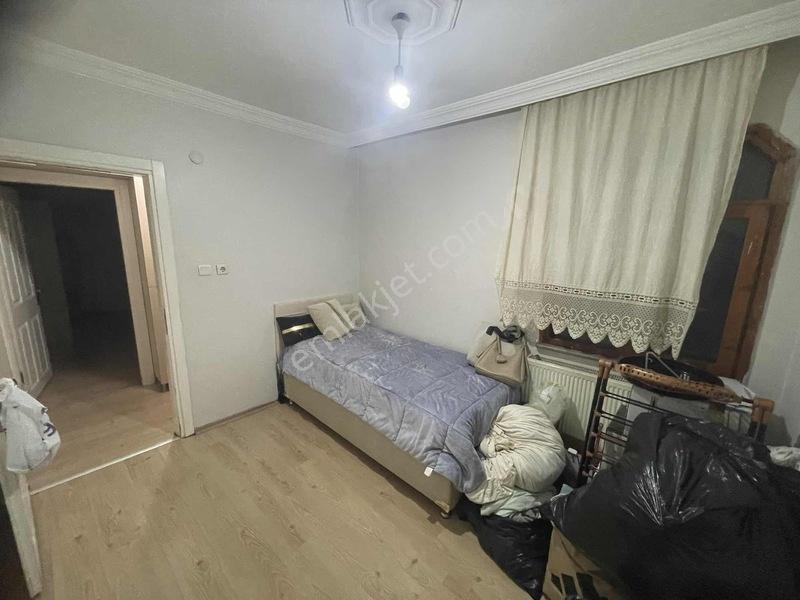 Bayrampaşa Forum Avm Yakın 2+1 Hisseli Satılık Yarı Bodrum Daire — fotoğraf 12