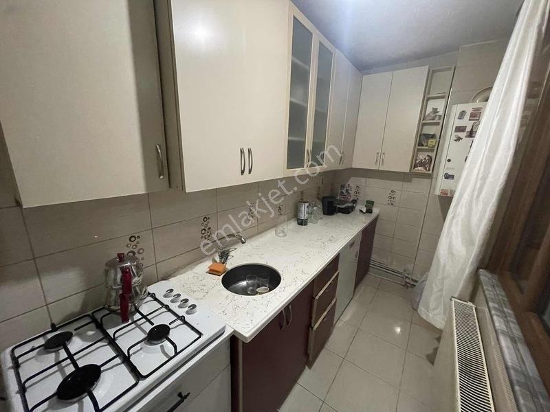 Bayrampaşa Forum Avm Yakın 2+1 Hisseli Satılık Yarı Bodrum Daire — fotoğraf 14