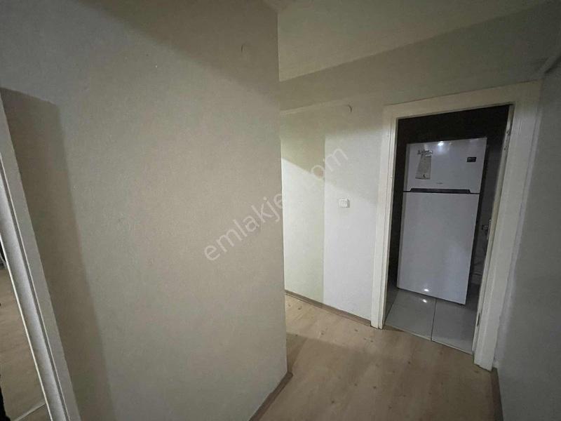 Bayrampaşa Forum Avm Yakın 2+1 Hisseli Satılık Yarı Bodrum Daire — fotoğraf 16