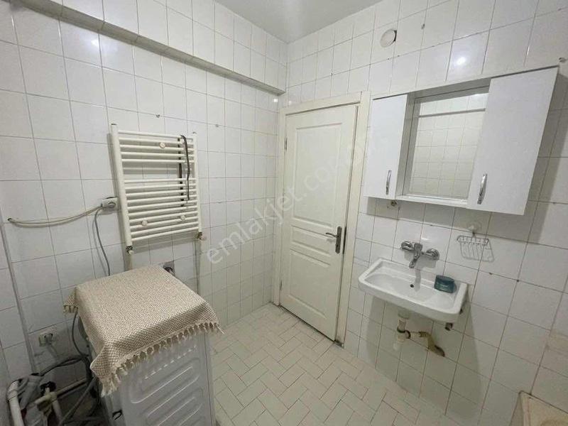 Bayrampaşa Forum Avm Yakın 2+1 Hisseli Satılık Yarı Bodrum Daire — fotoğraf 18