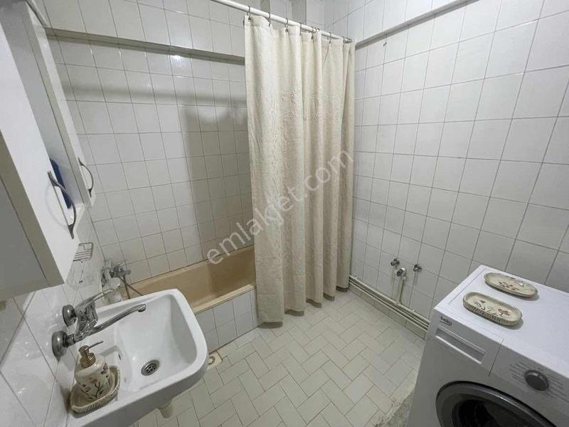 Bayrampaşa Forum Avm Yakın 2+1 Hisseli Satılık Yarı Bodrum Daire — fotoğraf 19