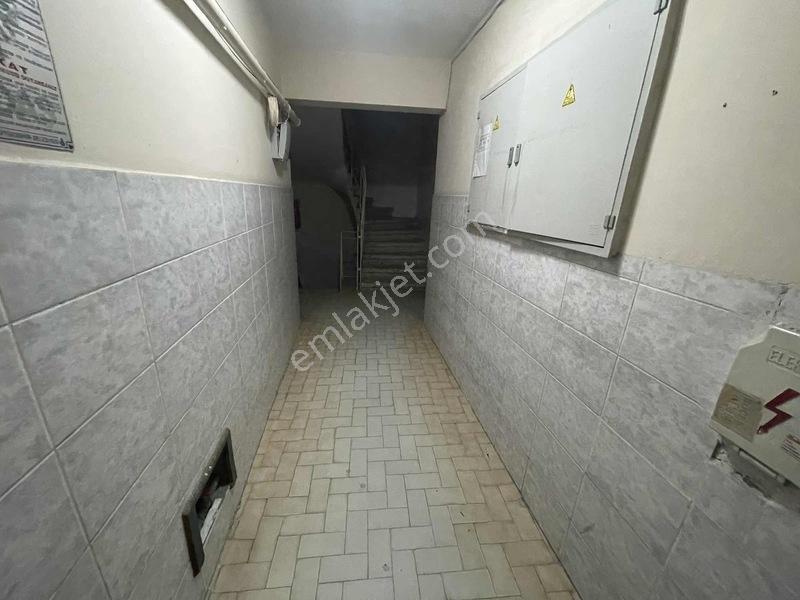 Bayrampaşa Forum Avm Yakın 2+1 Hisseli Satılık Yarı Bodrum Daire — fotoğraf 20