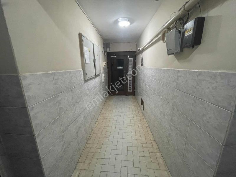 Bayrampaşa Forum Avm Yakın 2+1 Hisseli Satılık Yarı Bodrum Daire — fotoğraf 21