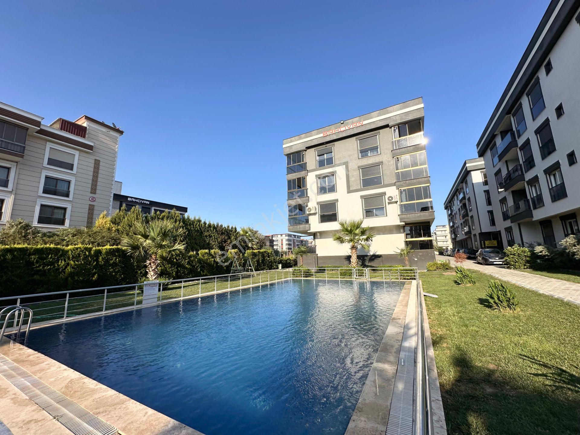 İzmir Torbalı Torbalı Mahallesinde Havuzlu Sitede 3+1 Daire Satılık