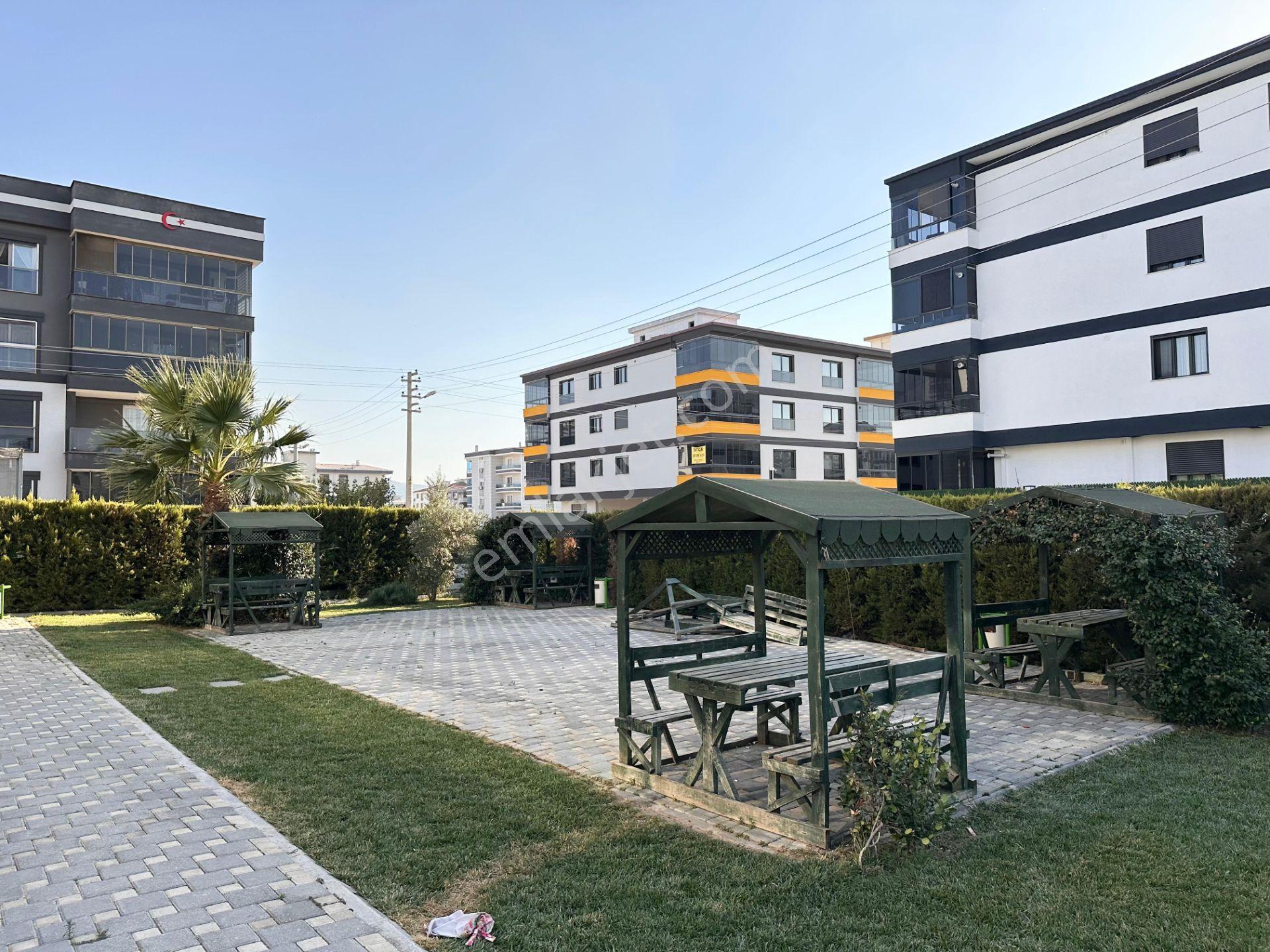İzmir Torbalı Torbalı Mahallesinde Havuzlu Sitede 3+1 Daire Satılık — fotoğraf 4