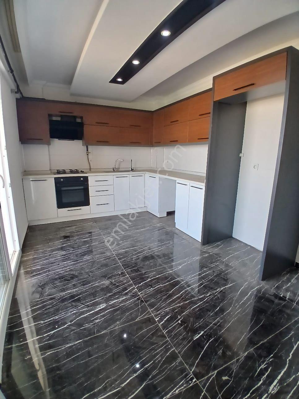 İzmir Torbalı Torbalı Mahallesinde Havuzlu Sitede 3+1 Daire Satılık — fotoğraf 9