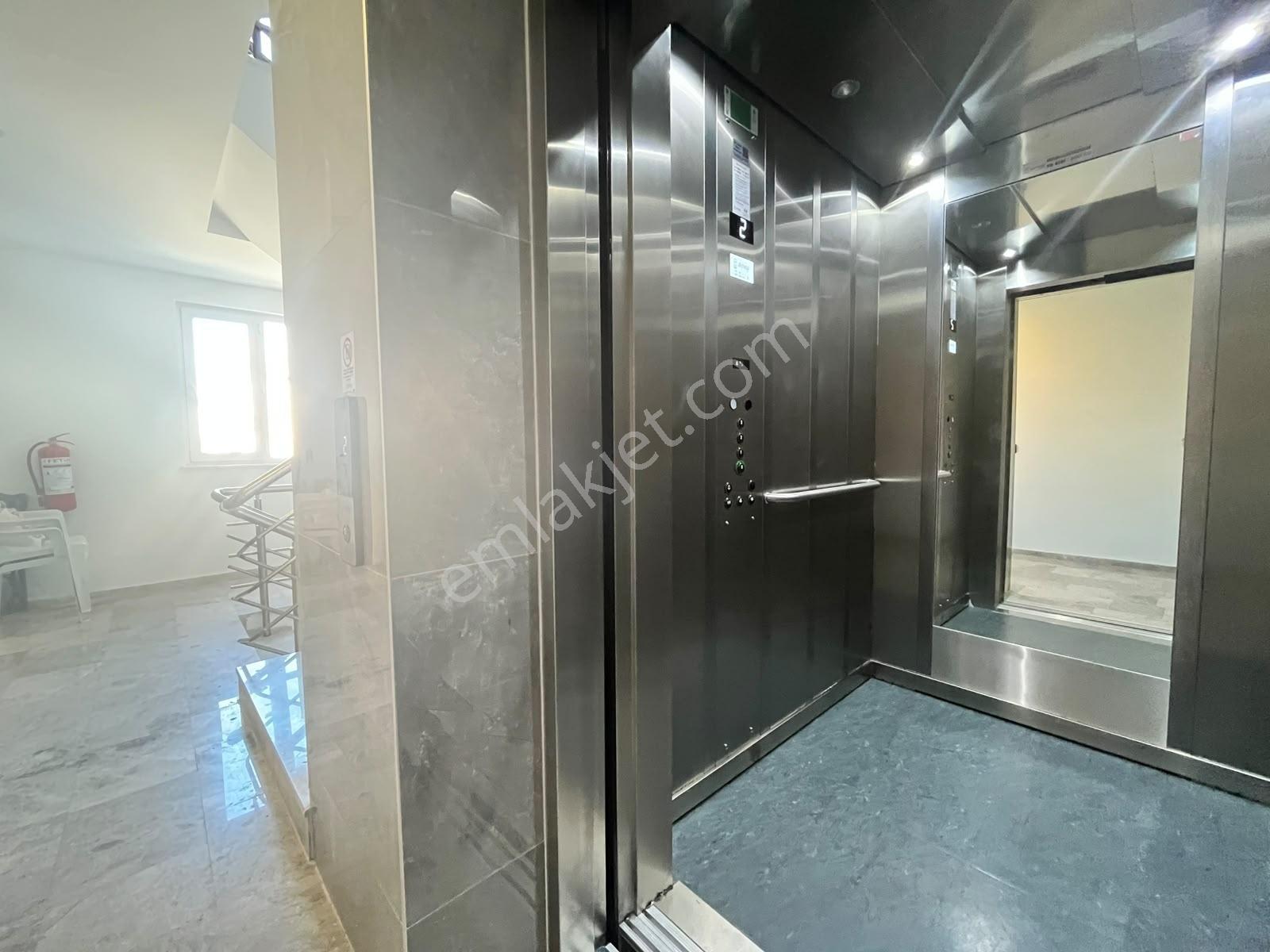 2+1 110m2 Tramvayın Dibinde Ara Katta Asansörlü Sıfır Kupon D — fotoğraf 5