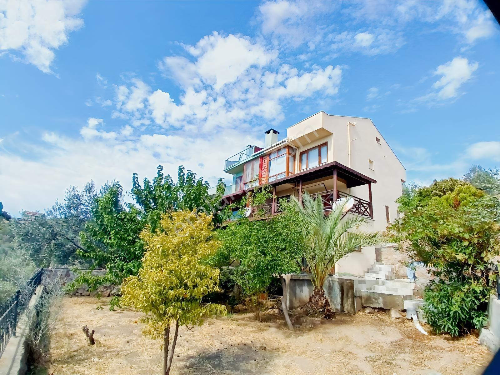 Eu Gayrimenkul'Den Denize Sıfır Site İçinde 4 Katlı Villa