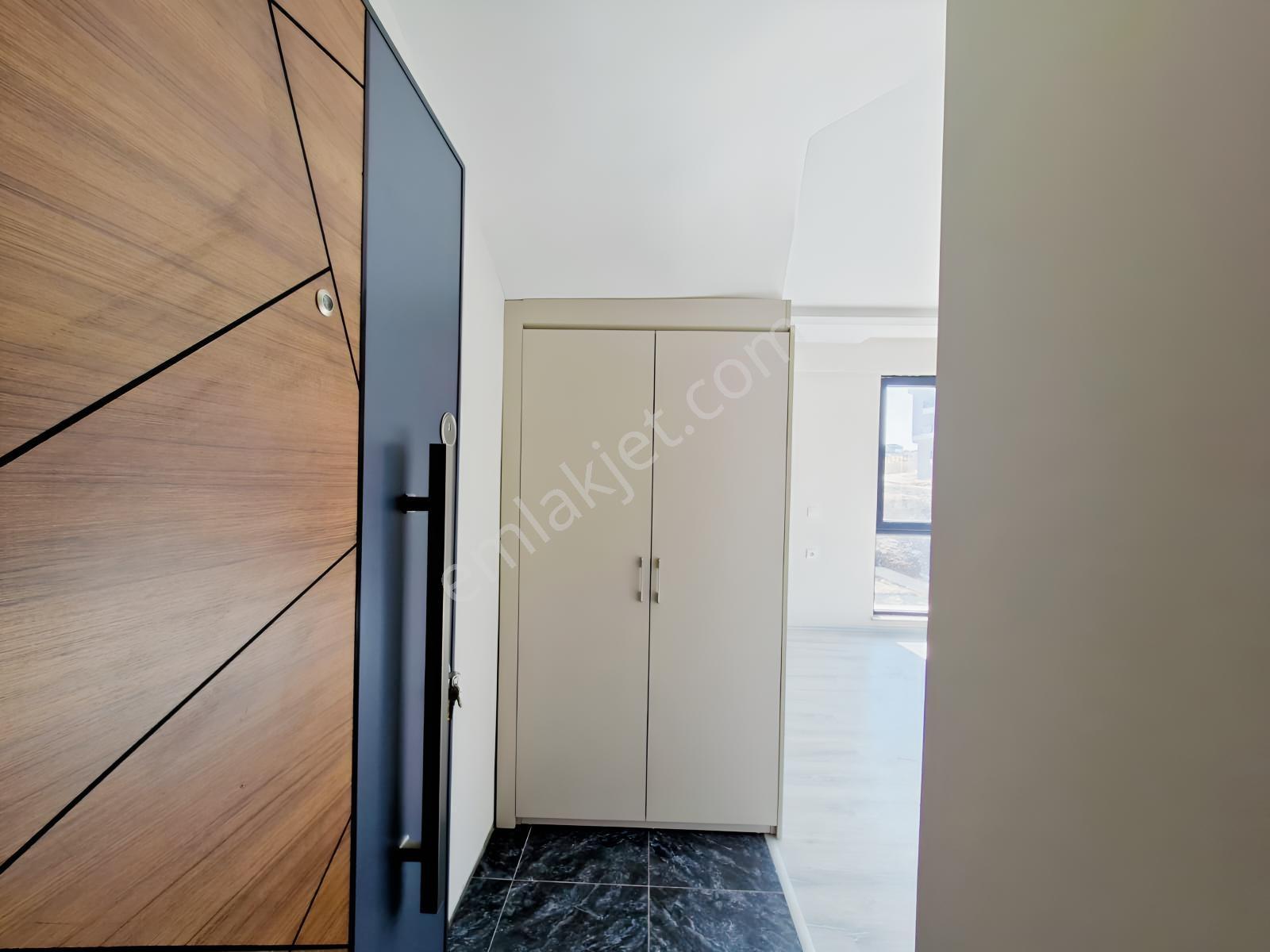 İncek Vakıflar Caddesinde Yatırımlık Satılık 2+1 Dubleks Daire.. — fotoğraf 2