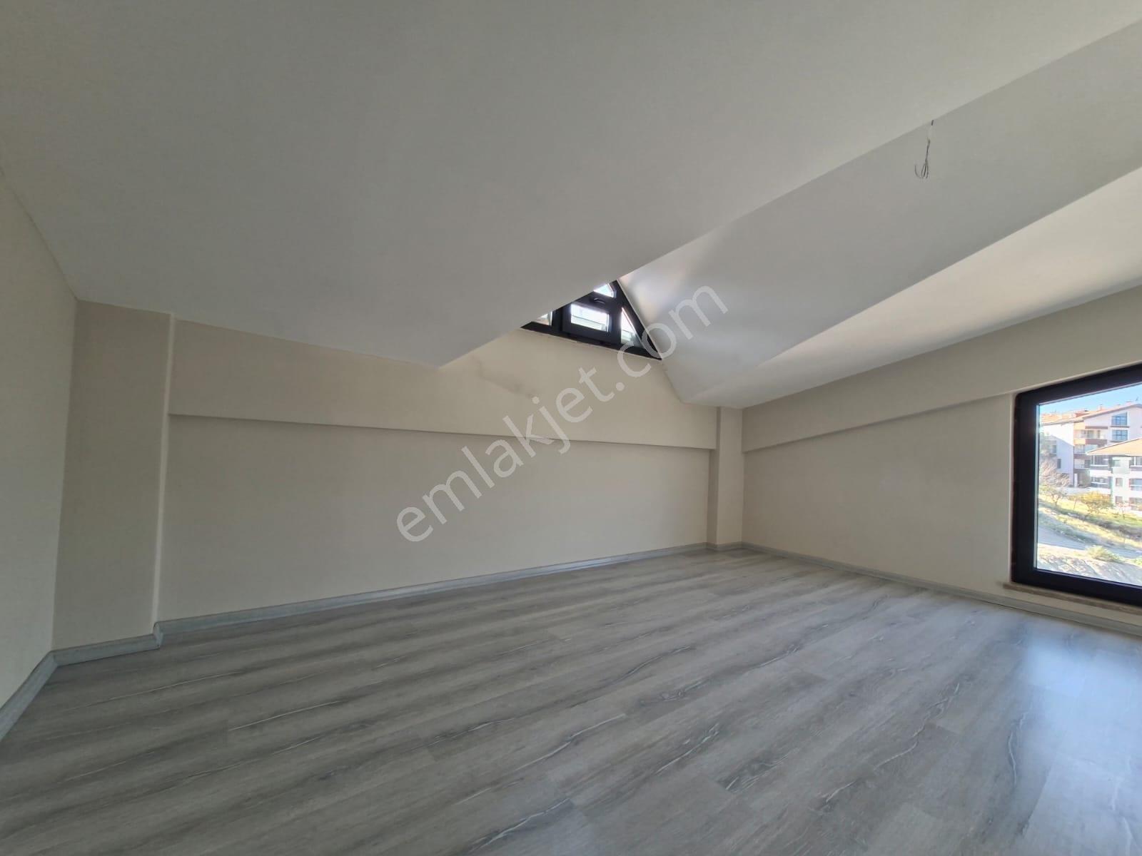 İncek Vakıflar Caddesinde Yatırımlık Satılık 2+1 Dubleks Daire.. — fotoğraf 25