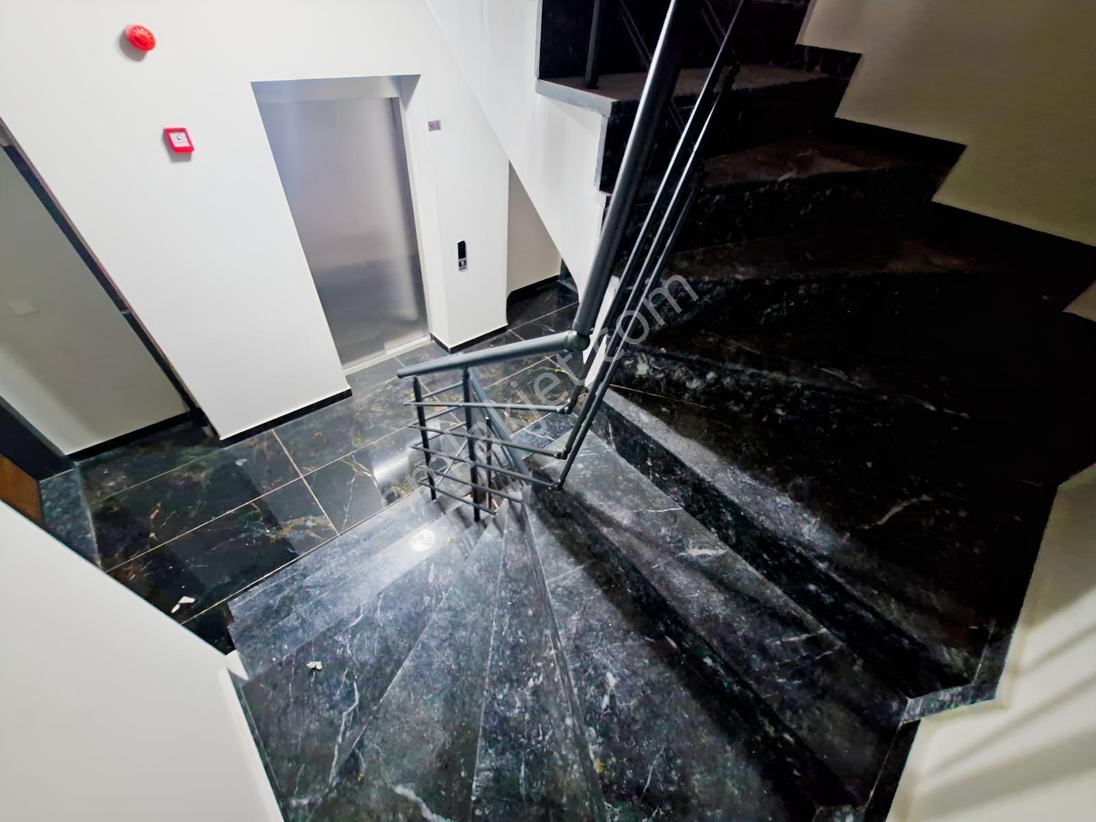 İncek Vakıflar Caddesinde Yatırımlık Satılık 2+1 Dubleks Daire.. — fotoğraf 31