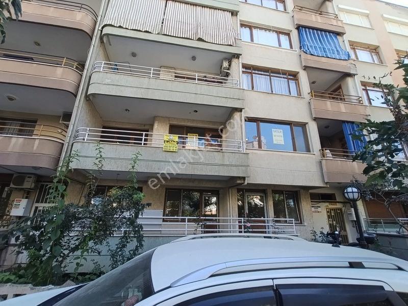 File Market Ve Cumhuriyet Cami Yakını Satılık 3+1 Daire