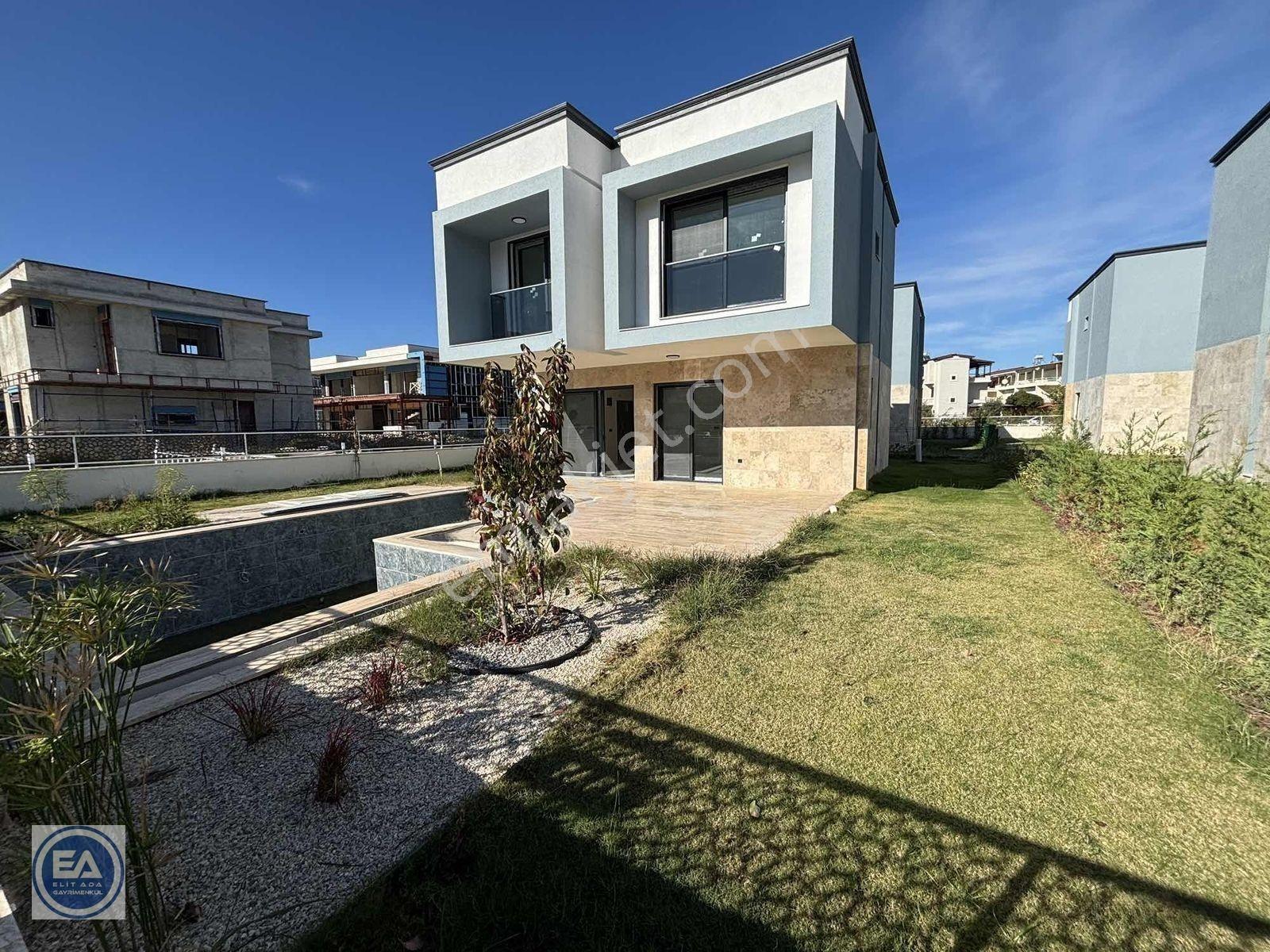 Kuşadası'nda Denize 250 Metre Özel Havuzlu Köşe Müstakil 3+1 — fotoğraf 2