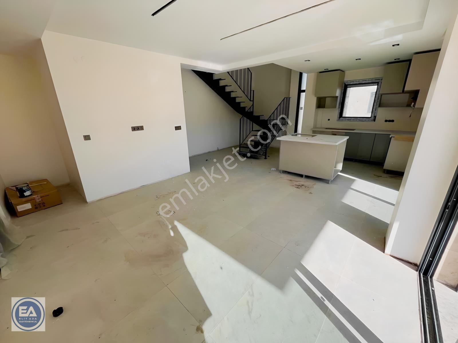 Kuşadası'nda Denize 250 Metre Özel Havuzlu Köşe Müstakil 3+1 — fotoğraf 3