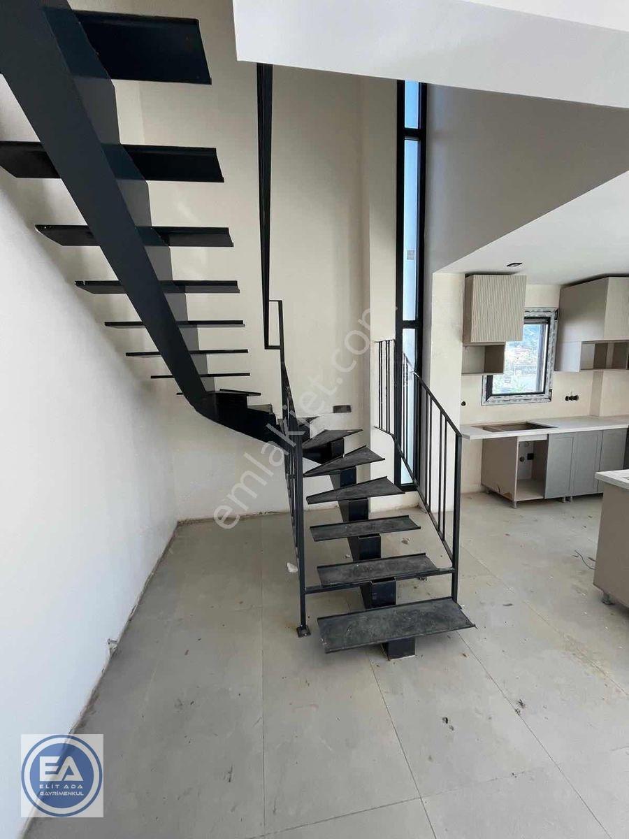 Kuşadası'nda Denize 250 Metre Özel Havuzlu Köşe Müstakil 3+1 — fotoğraf 7