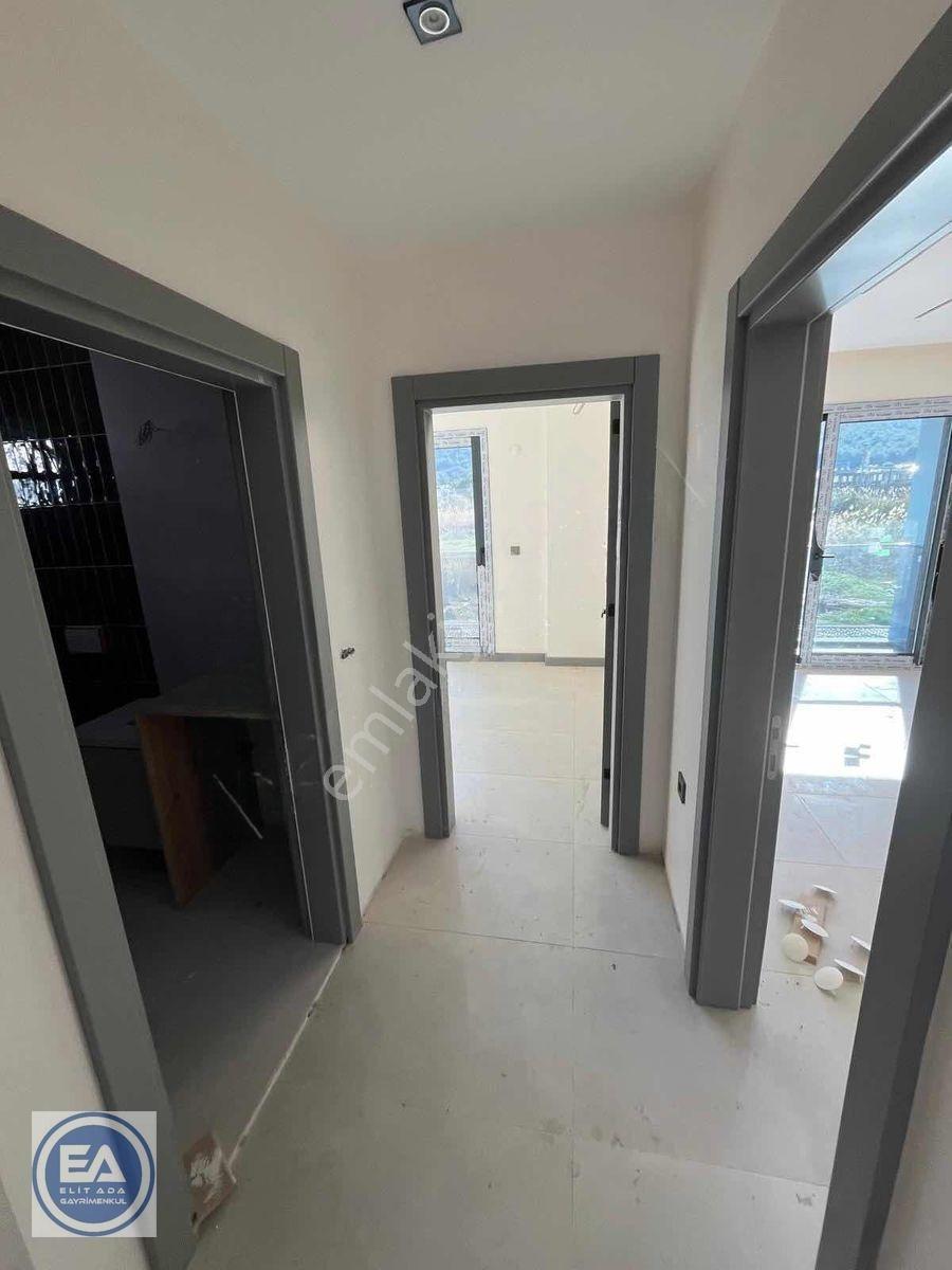 Kuşadası'nda Denize 250 Metre Özel Havuzlu Köşe Müstakil 3+1 — fotoğraf 9