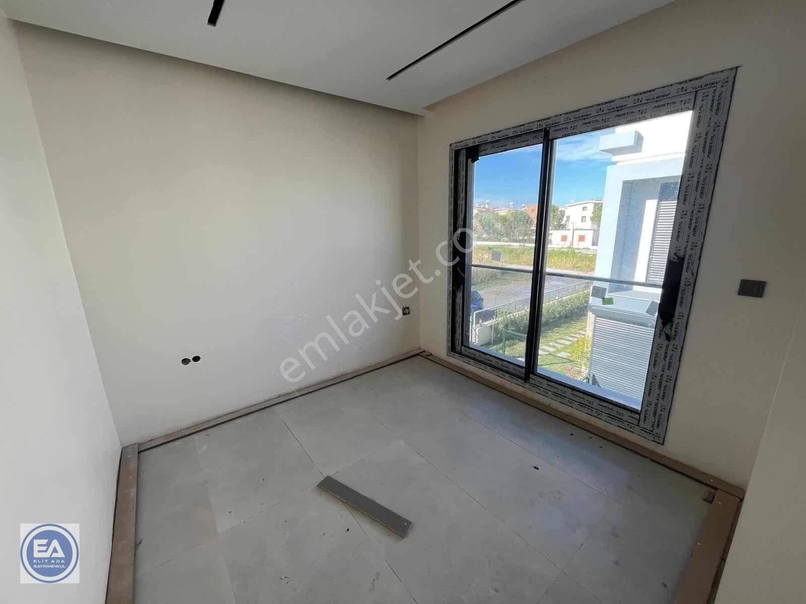 Kuşadası'nda Denize 250 Metre Özel Havuzlu Köşe Müstakil 3+1 — fotoğraf 13