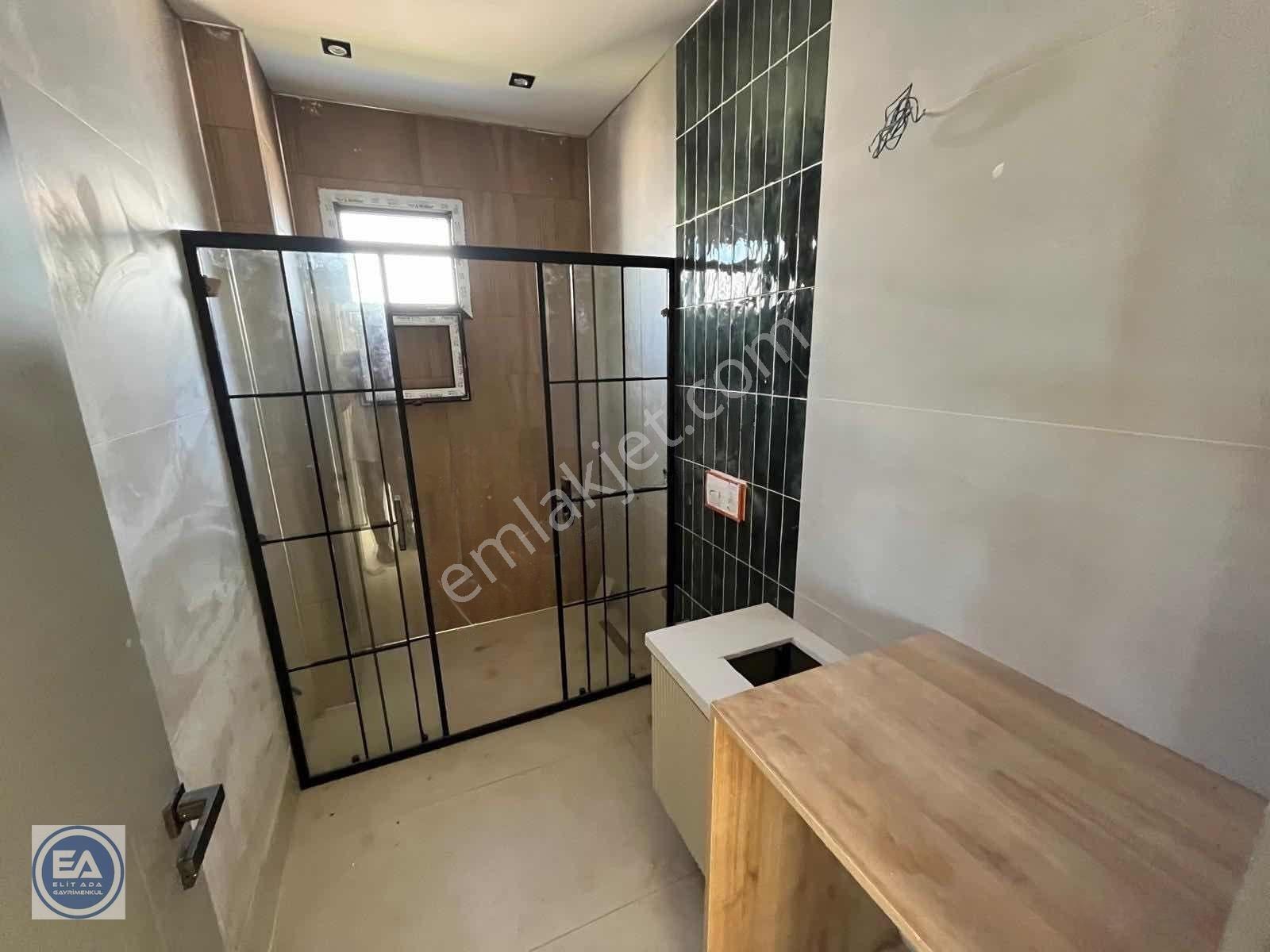 Kuşadası'nda Denize 250 Metre Özel Havuzlu Köşe Müstakil 3+1 — fotoğraf 15
