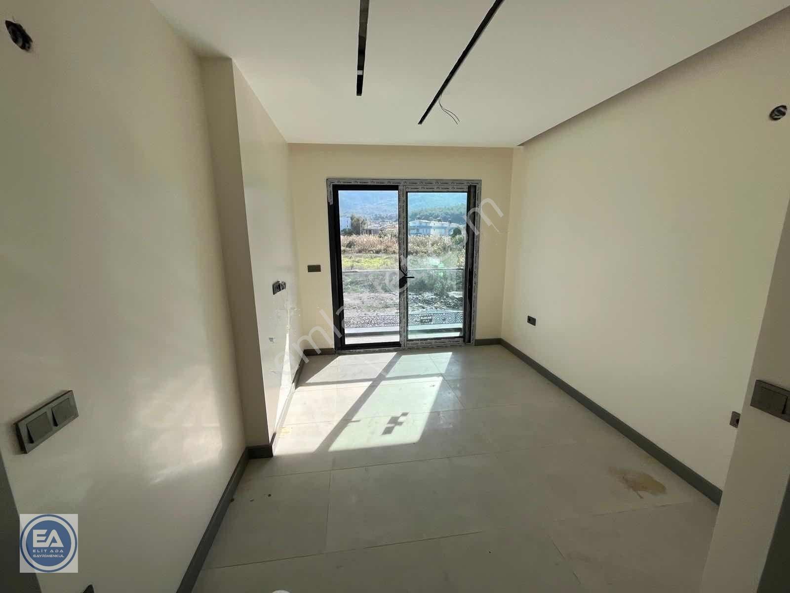 Kuşadası'nda Denize 250 Metre Özel Havuzlu Köşe Müstakil 3+1 — fotoğraf 18