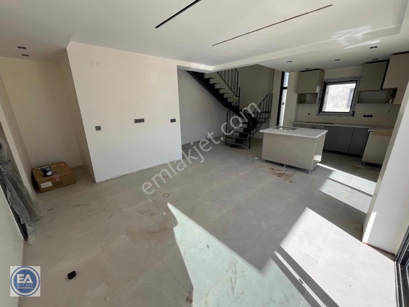 Kuşadası'nda Denize 250 Metre Özel Havuzlu Köşe Müstakil 3+1 — fotoğraf 19