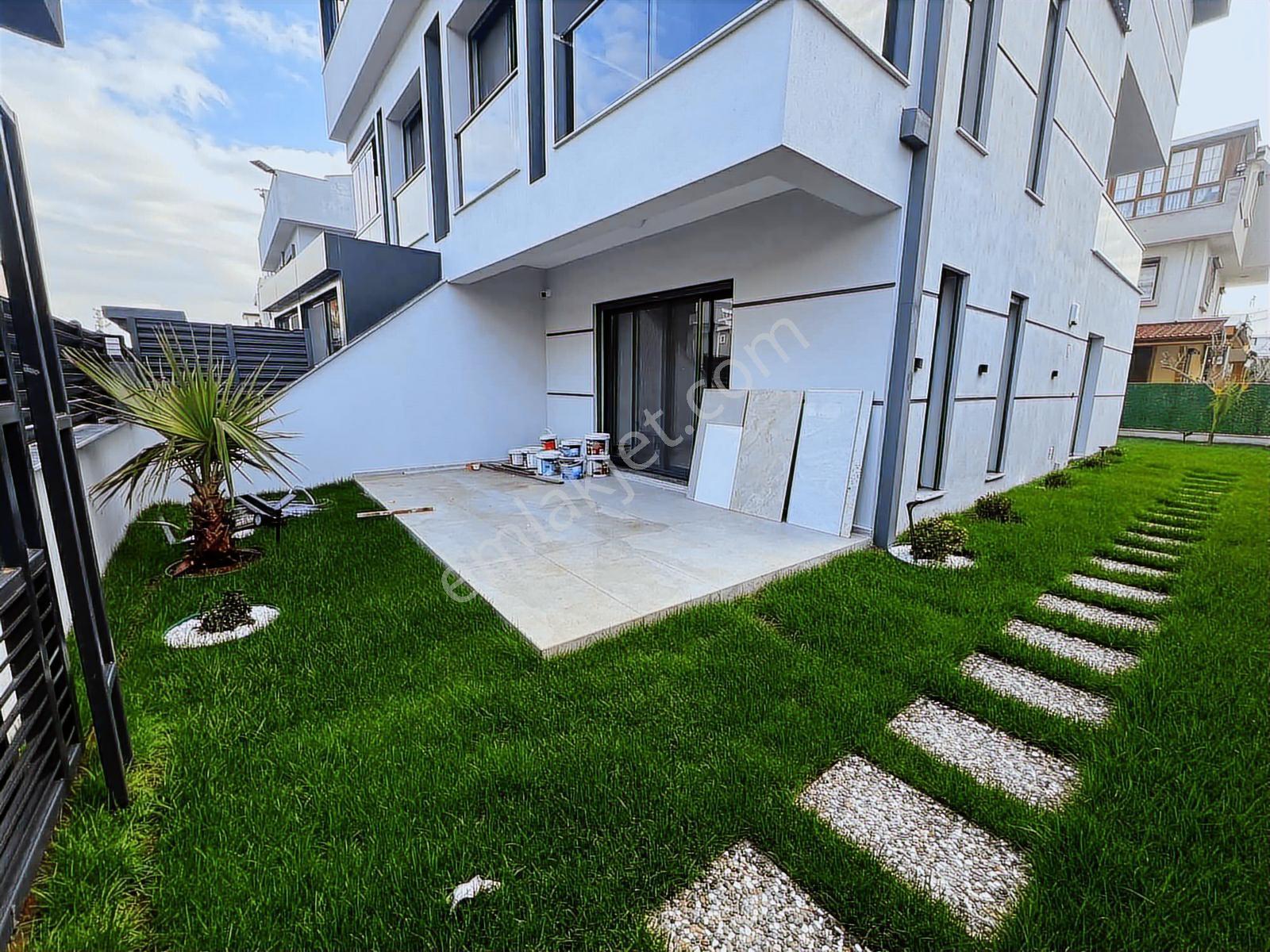 Berk Emlak'tan Mithatpaşa Mh. Satılık 5+1 Tripleks Sıfır Villa — fotoğraf 2