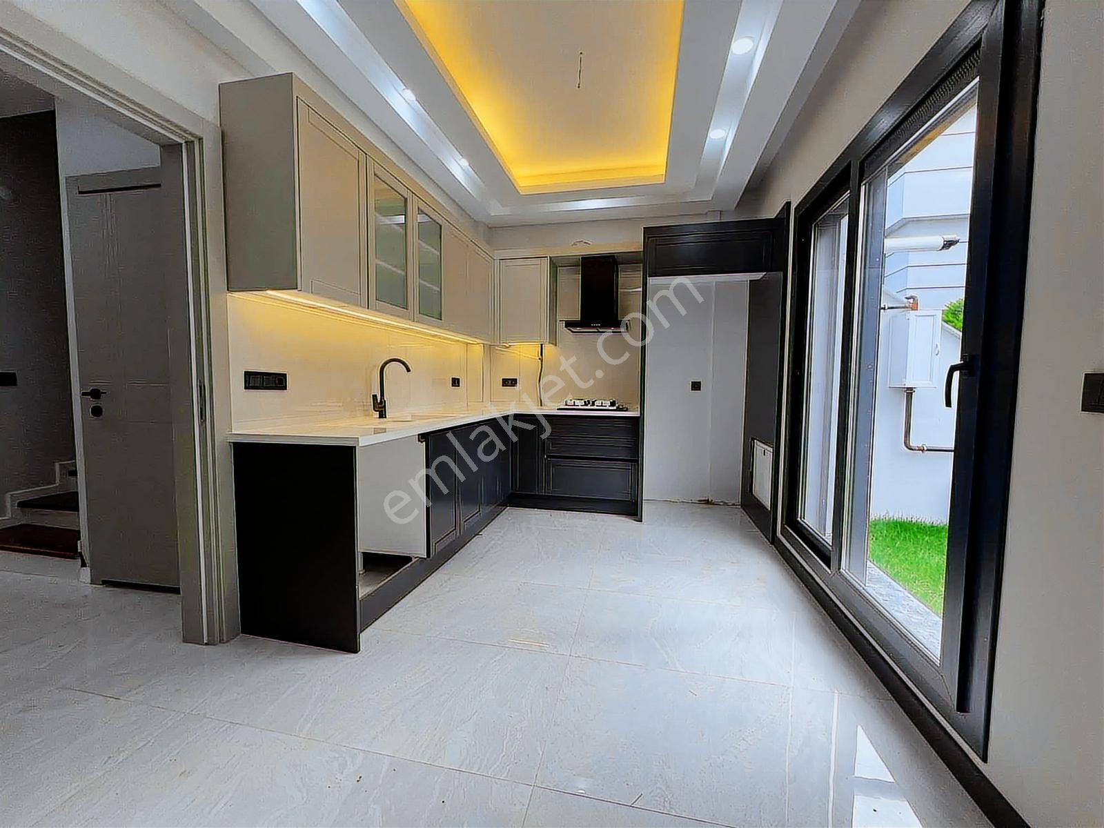 Berk Emlak'tan Mithatpaşa Mh. Satılık 5+1 Tripleks Sıfır Villa — fotoğraf 5