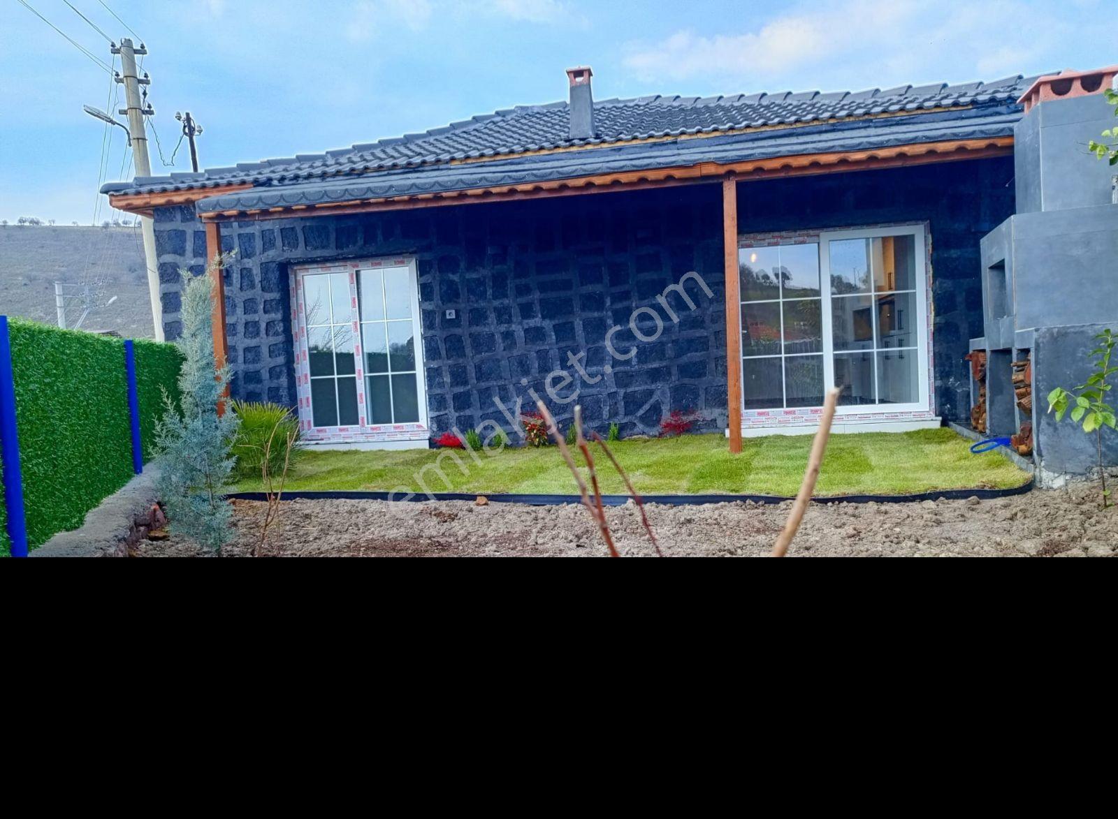 Şehzadeler Kağan Köyünde Satılık Villa Konseptinde Lüks Köy Evi
