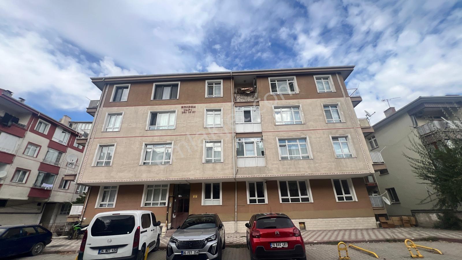 Etimesgut İstasyon Caddesinde 3+1 Satılık Daire — fotoğraf 27