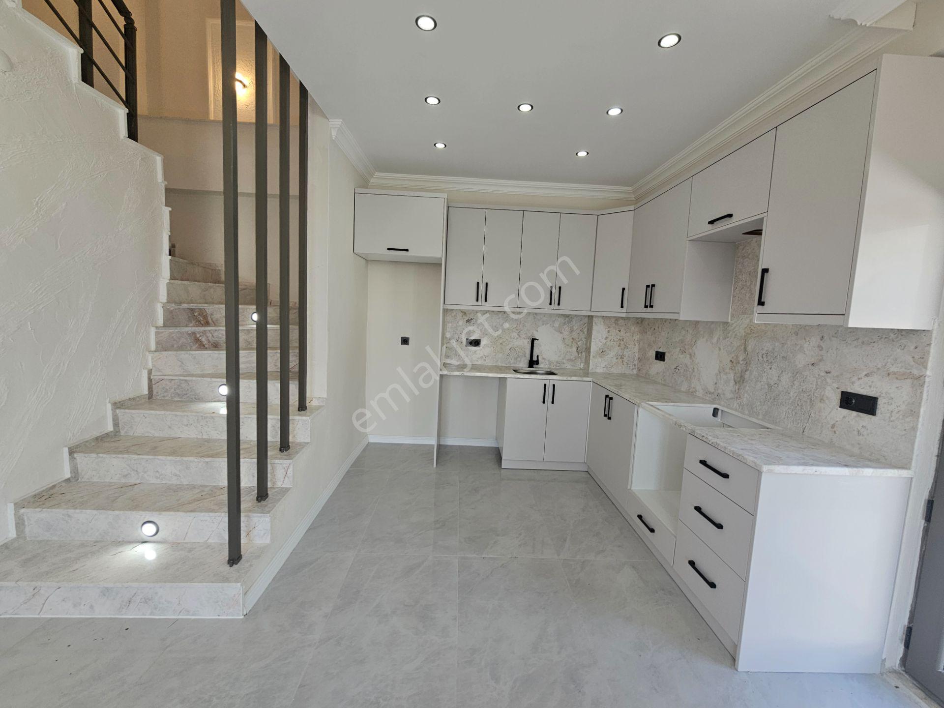 Deniz'e 50 Mt Mesafede 3+1 , Geniş Bahçeli Satılık Villa — fotoğraf 13