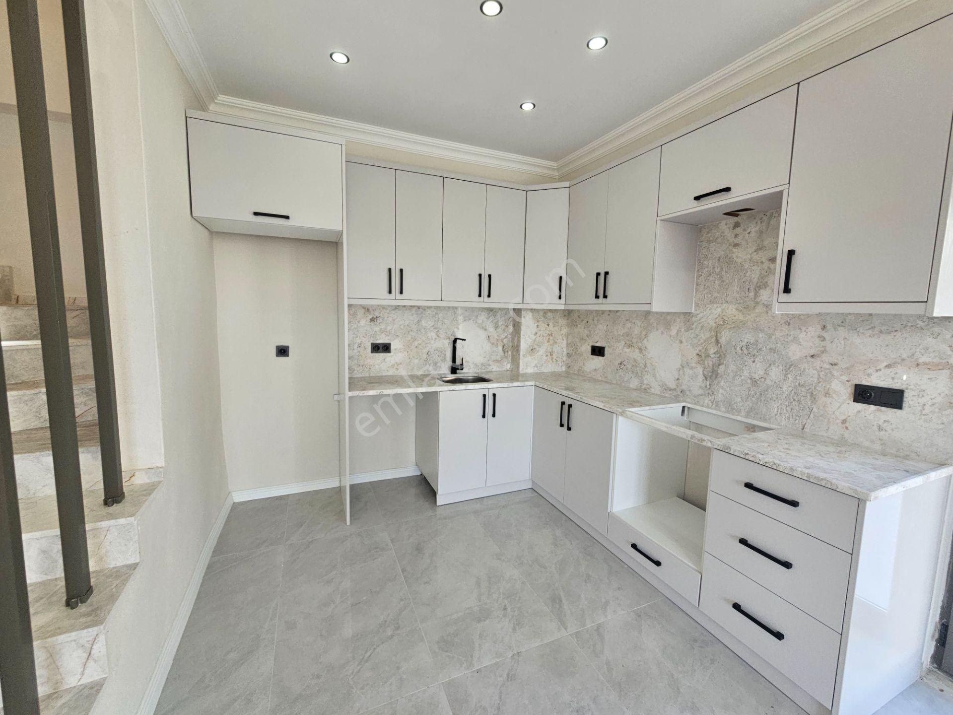 Deniz'e 50 Mt Mesafede 3+1 , Geniş Bahçeli Satılık Villa — fotoğraf 14