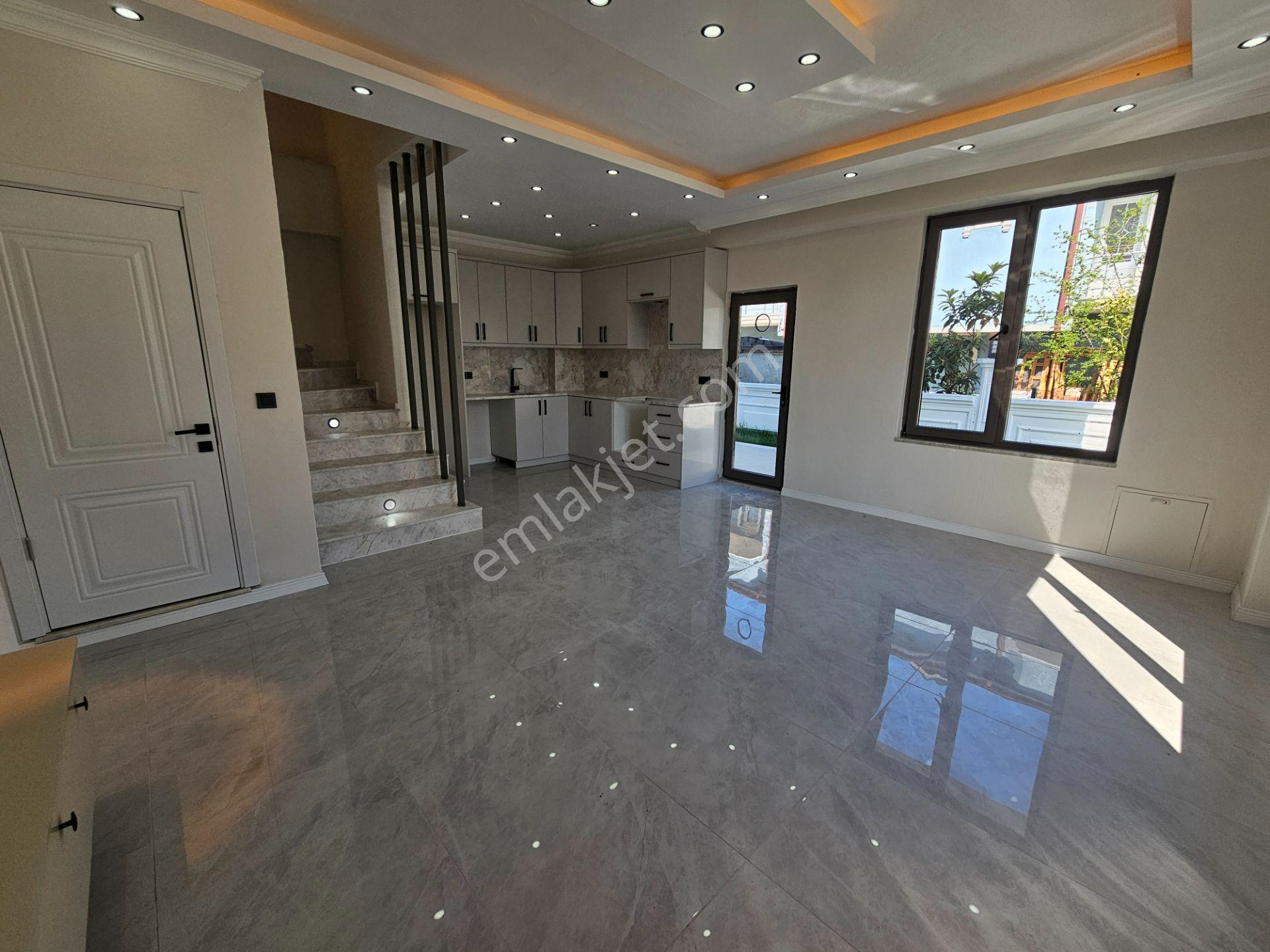 Deniz'e 50 Mt Mesafede 3+1 , Geniş Bahçeli Satılık Villa — fotoğraf 15
