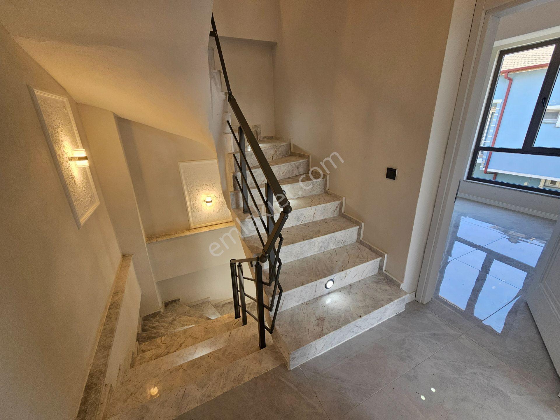 Deniz'e 50 Mt Mesafede 3+1 , Geniş Bahçeli Satılık Villa — fotoğraf 19