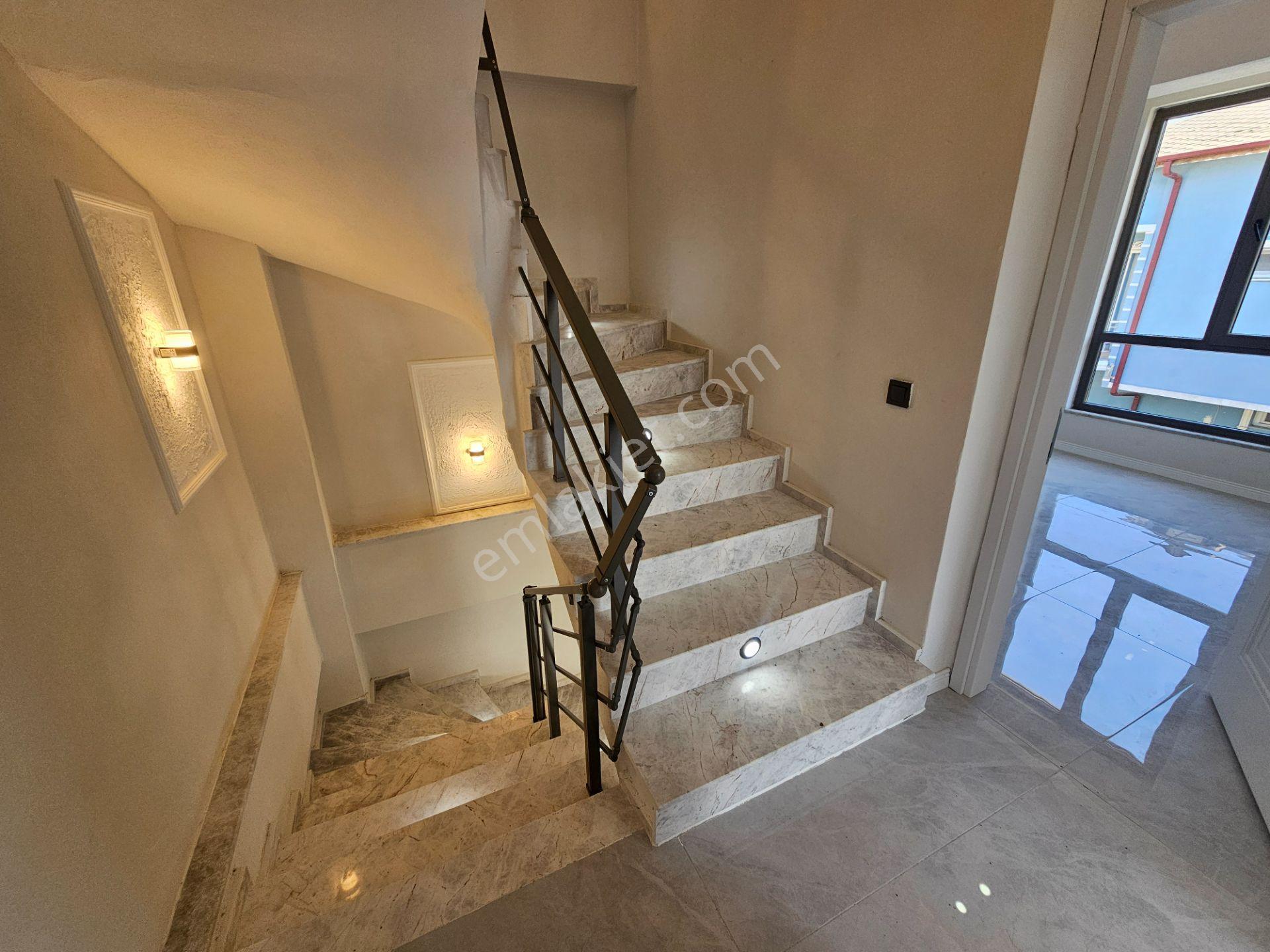 Deniz'e 50 Mt Mesafede 3+1 , Geniş Bahçeli Satılık Villa — fotoğraf 29