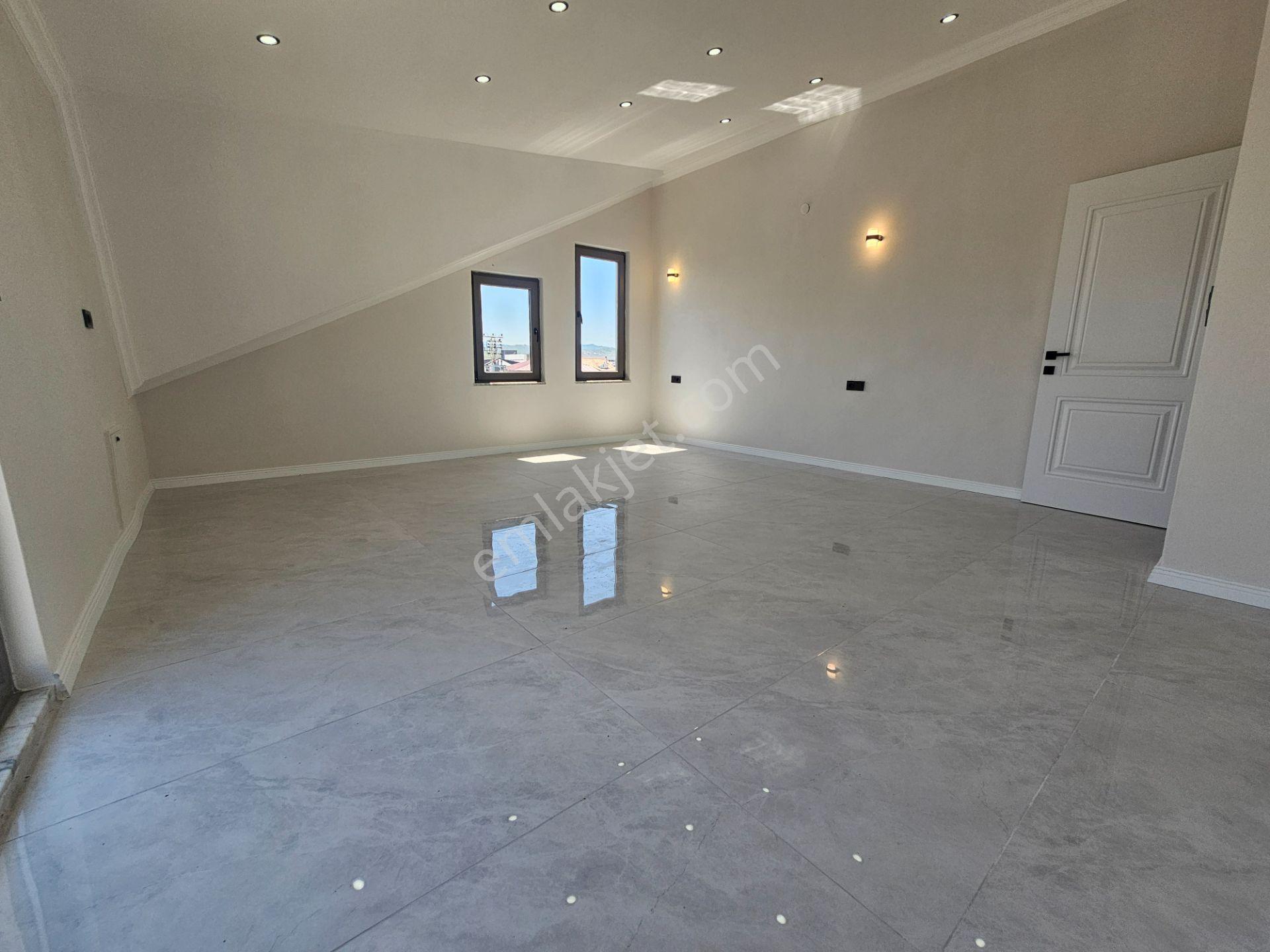 Deniz'e 50 Mt Mesafede 3+1 , Geniş Bahçeli Satılık Villa — fotoğraf 30