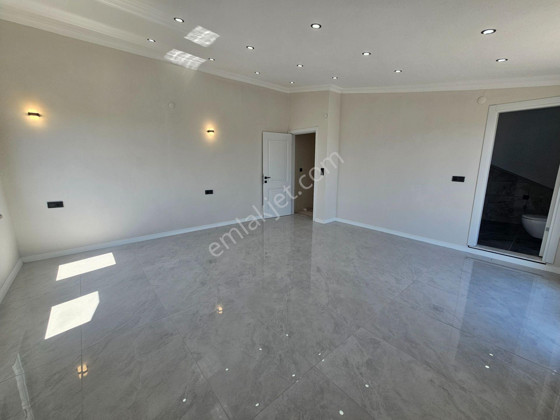 Deniz'e 50 Mt Mesafede 3+1 , Geniş Bahçeli Satılık Villa — fotoğraf 31