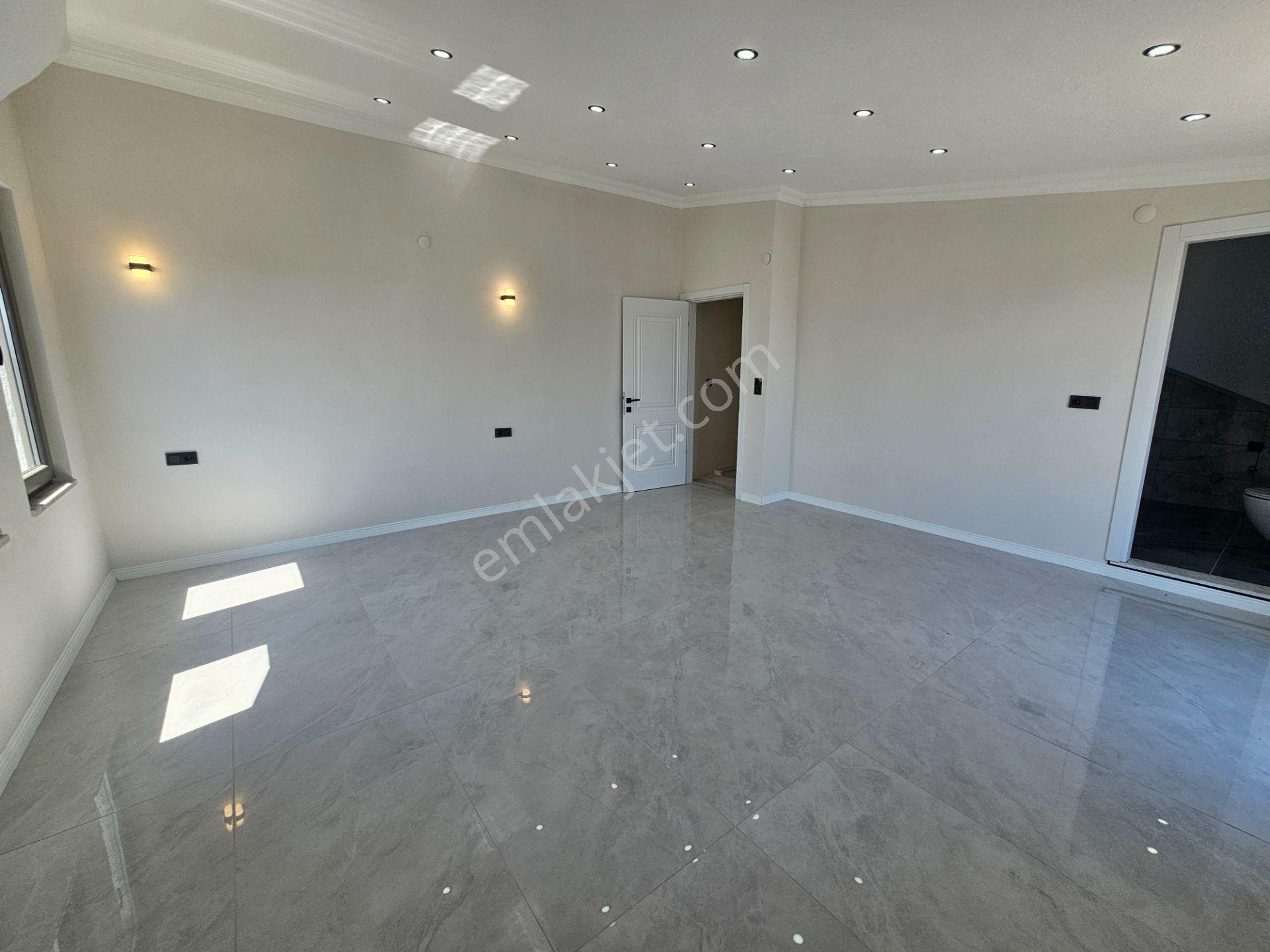 Deniz'e 50 Mt Mesafede 3+1 , Geniş Bahçeli Satılık Villa — fotoğraf 32